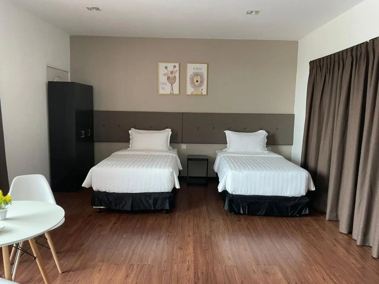 Twin Room with Shower in King's Lane Ipoh