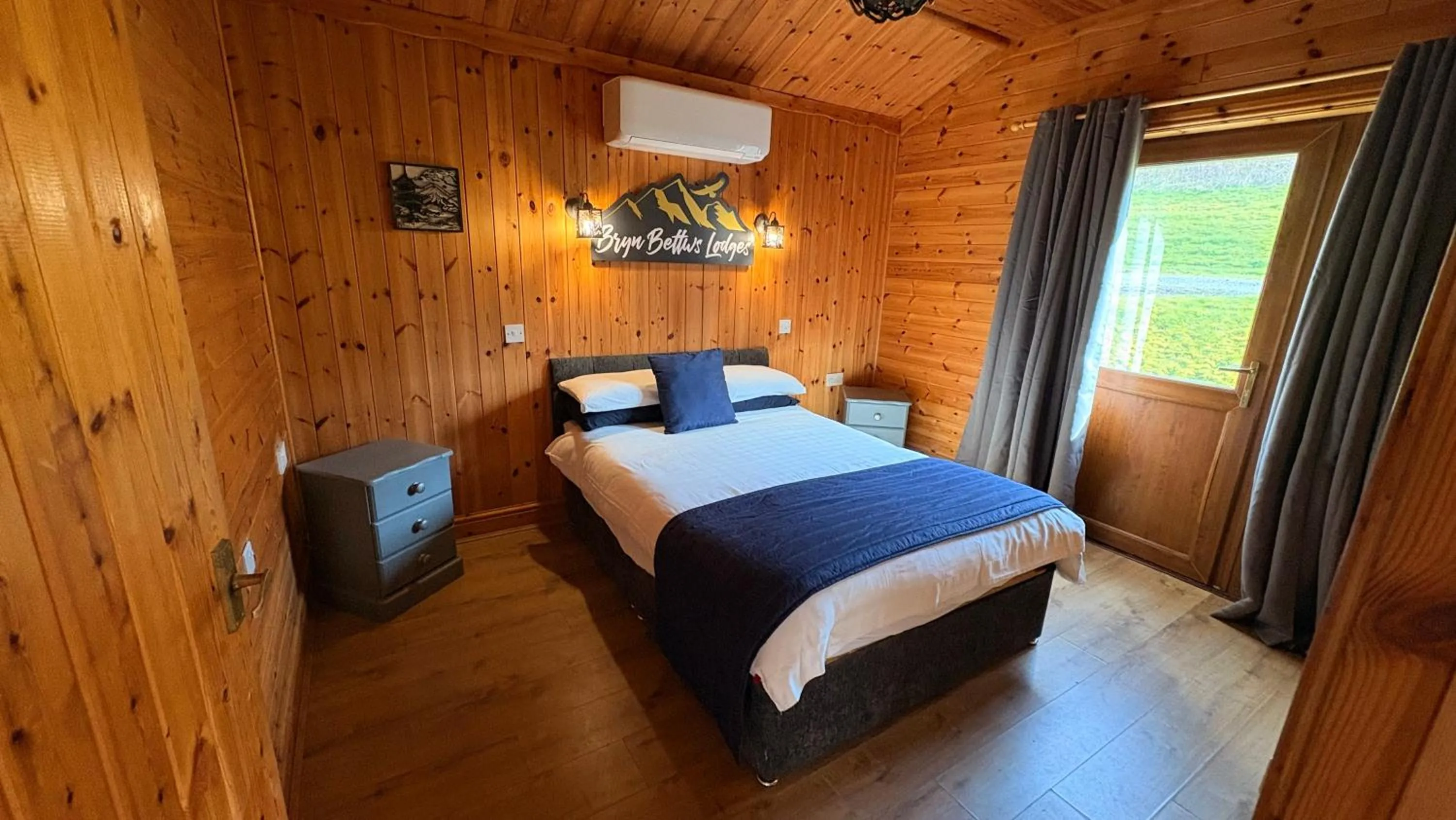 Bed in Bryn Bettws Lodge