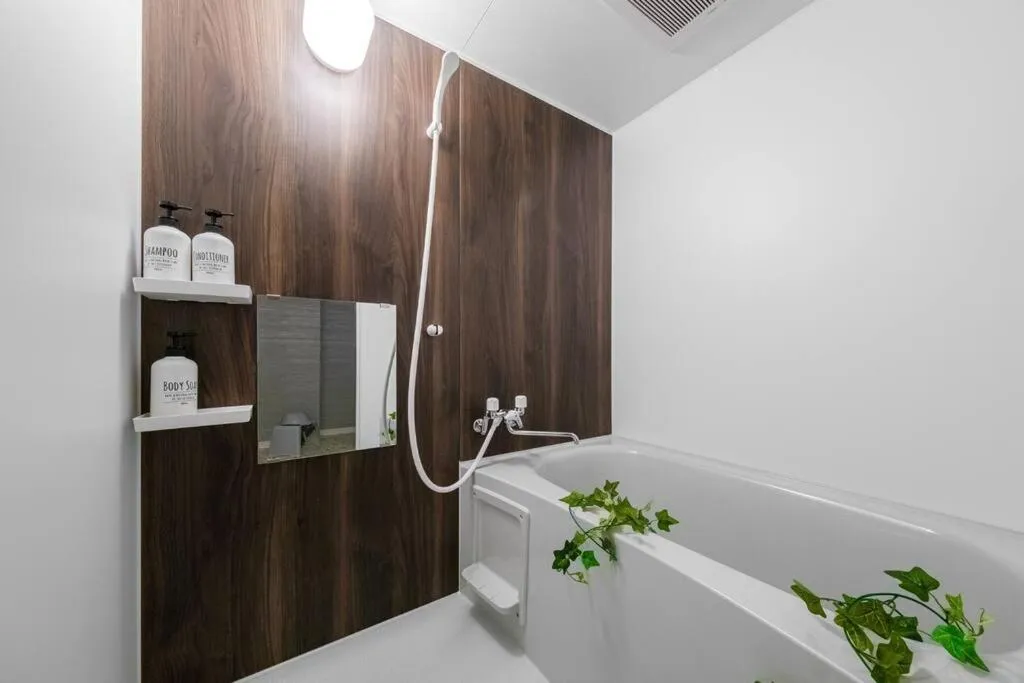 Shower in The SECRET