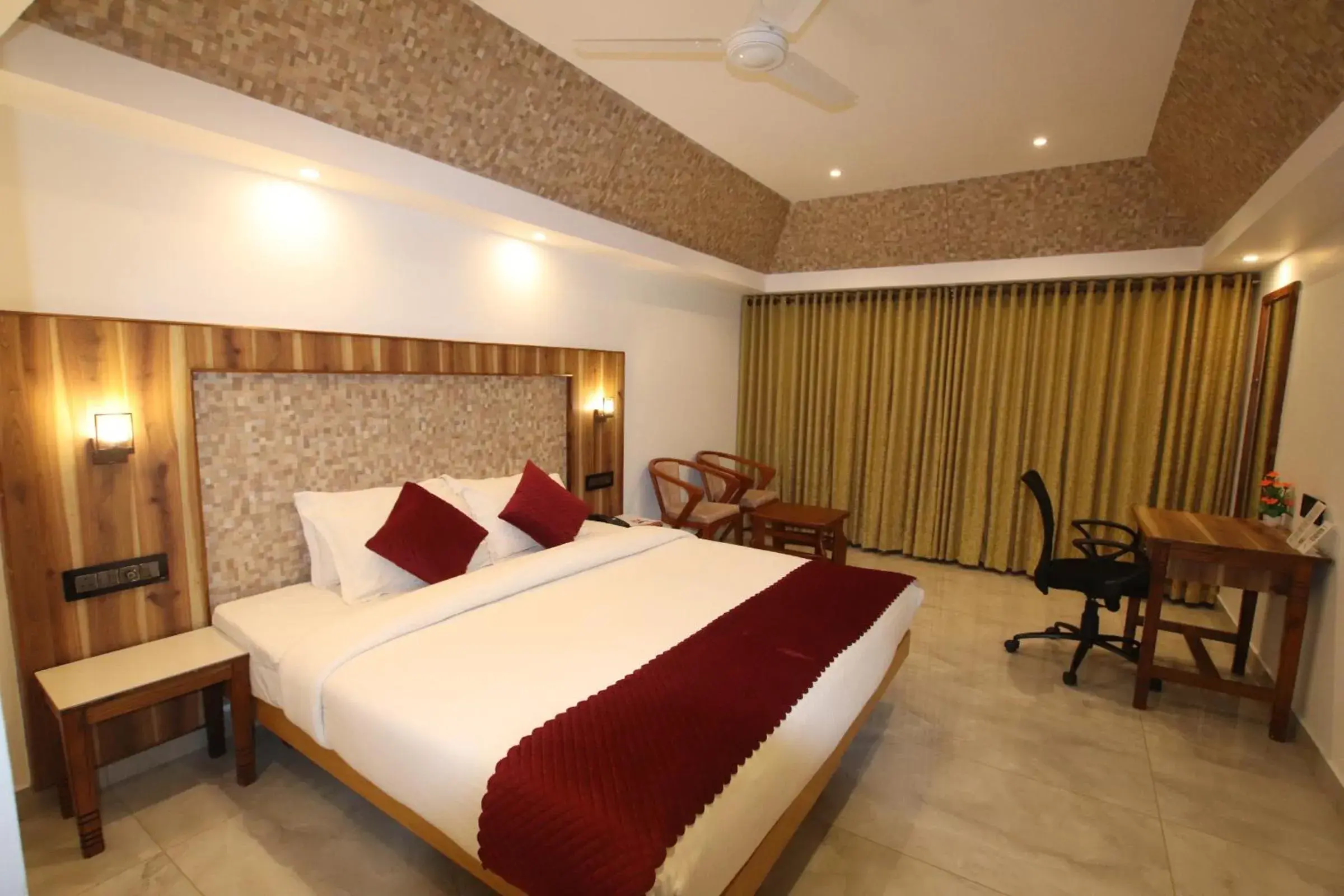 Queen Room with Balcony in Swagath Holiday Resort Queen Room with Balcony in Swagath Holiday Resort