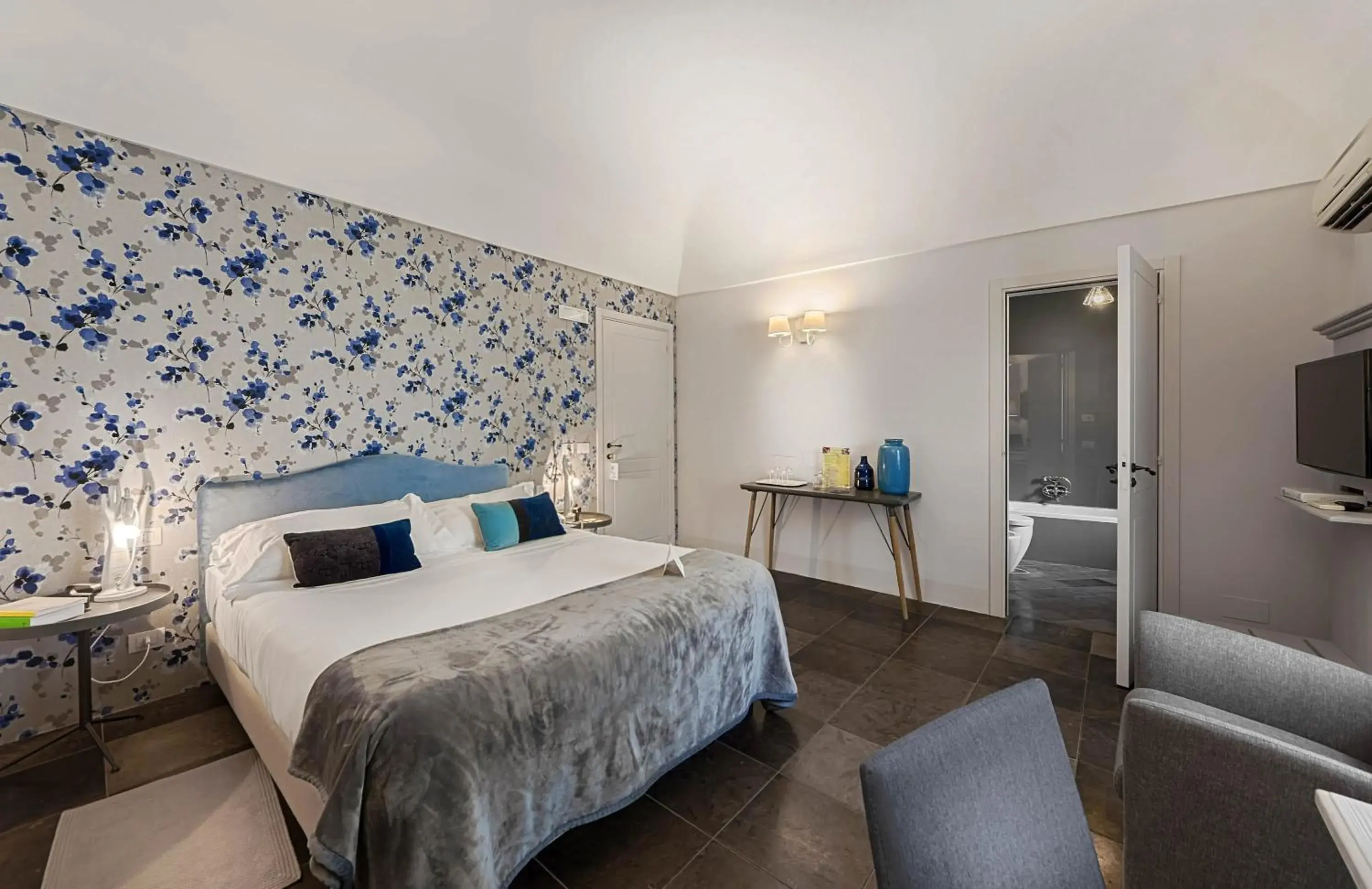 Photo of the whole room, Bed in Locanda Don Serafino Historical Boutique Hotel Photo of the whole room, Bed in Locanda Don Serafino Historical Boutique Hotel