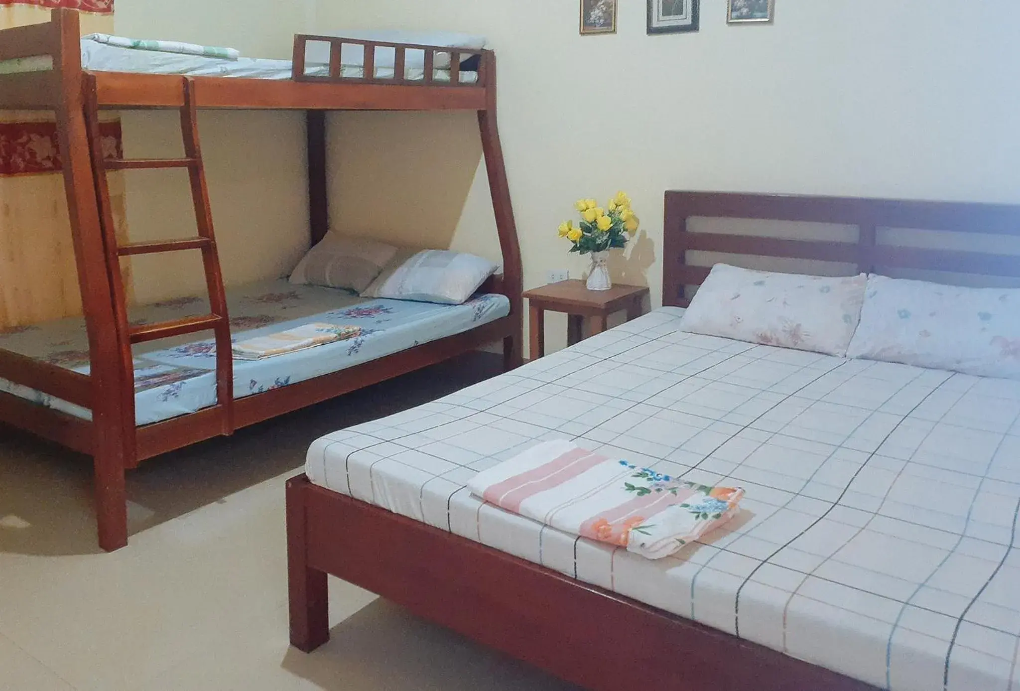 Family Room in RedDoorz at Precious Dem Beach Resort Pagudpud Family Room in RedDoorz at Precious Dem Beach Resort Pagudpud