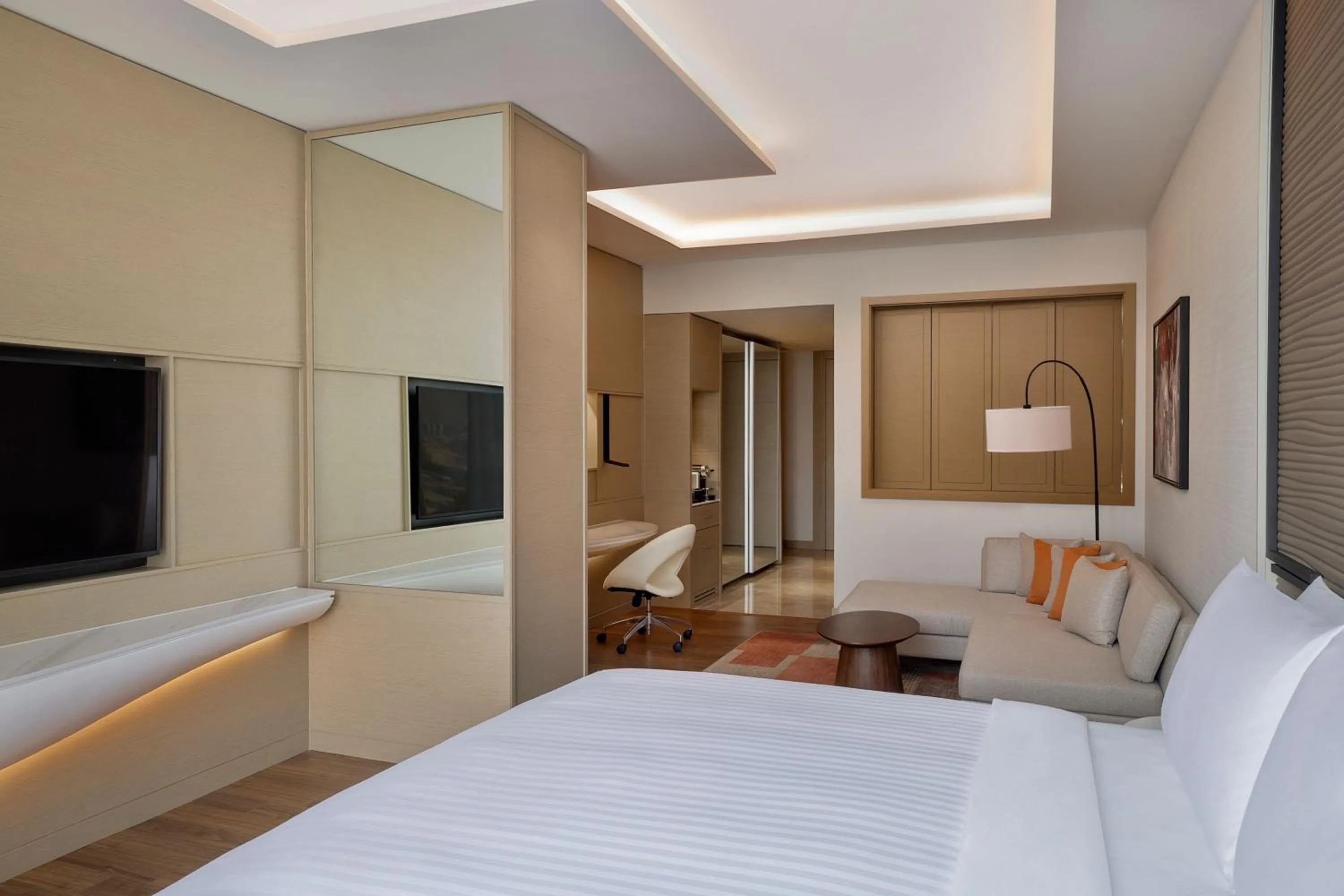 Photo of the whole room, Bed in Jeddah Marriott Hotel Madinah Road