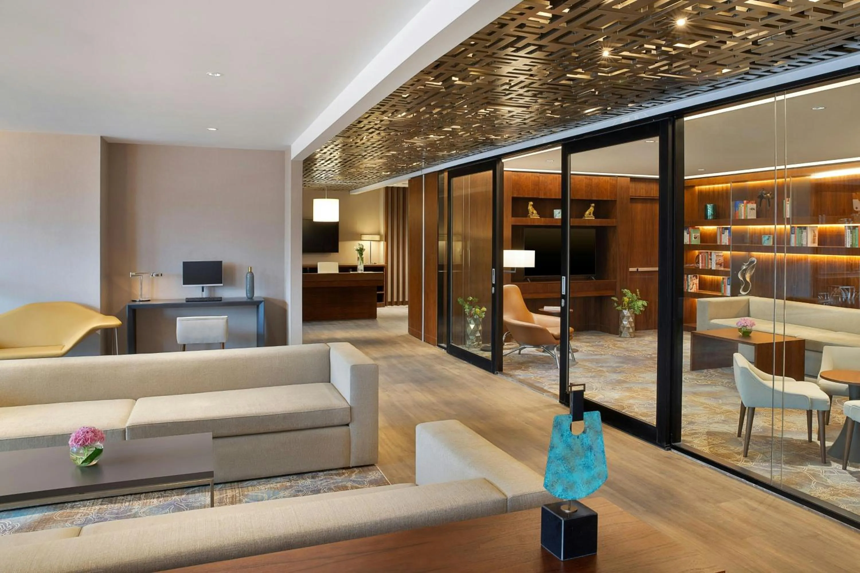 Lounge or bar in Jeddah Marriott Hotel Madinah Road