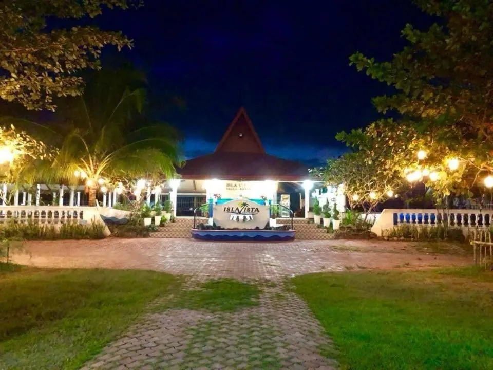 Garden in Isla Vista Beach Resort