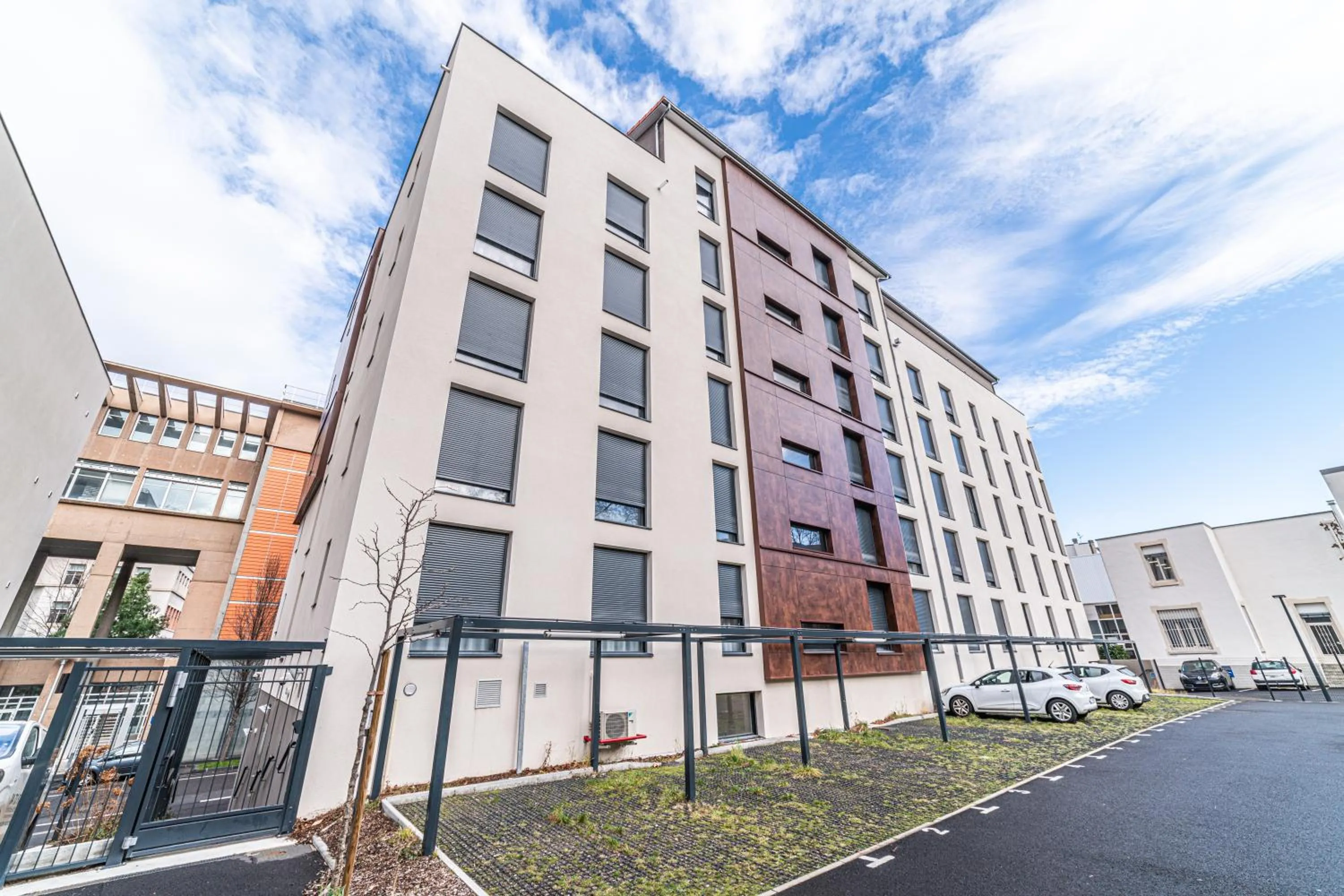 Property building in Break & Home Clermont-Ferrand - Les Carmes Dechaux Appart'Hôtel