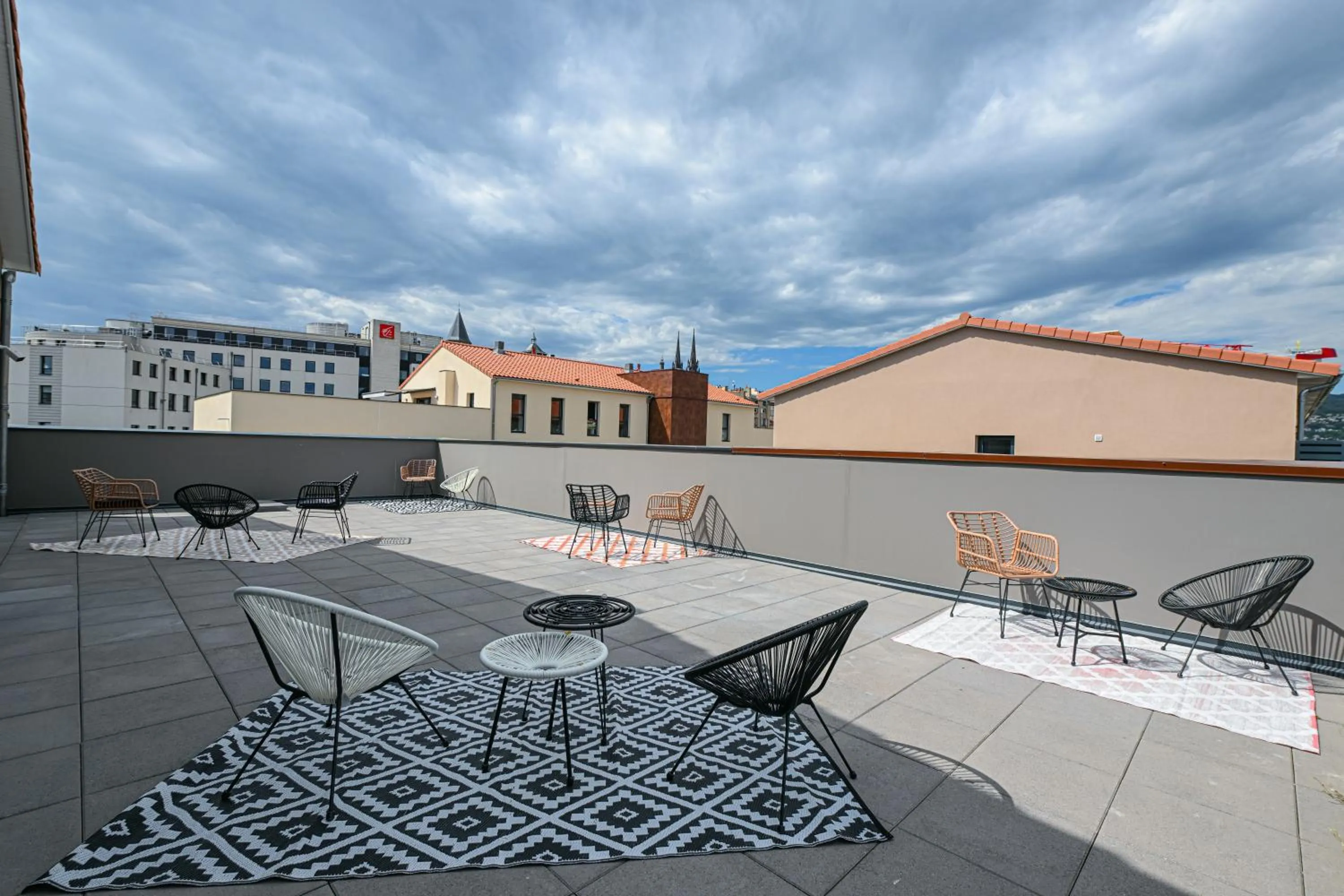 Property building in Break & Home Clermont-Ferrand - Les Carmes Dechaux Appart'Hôtel