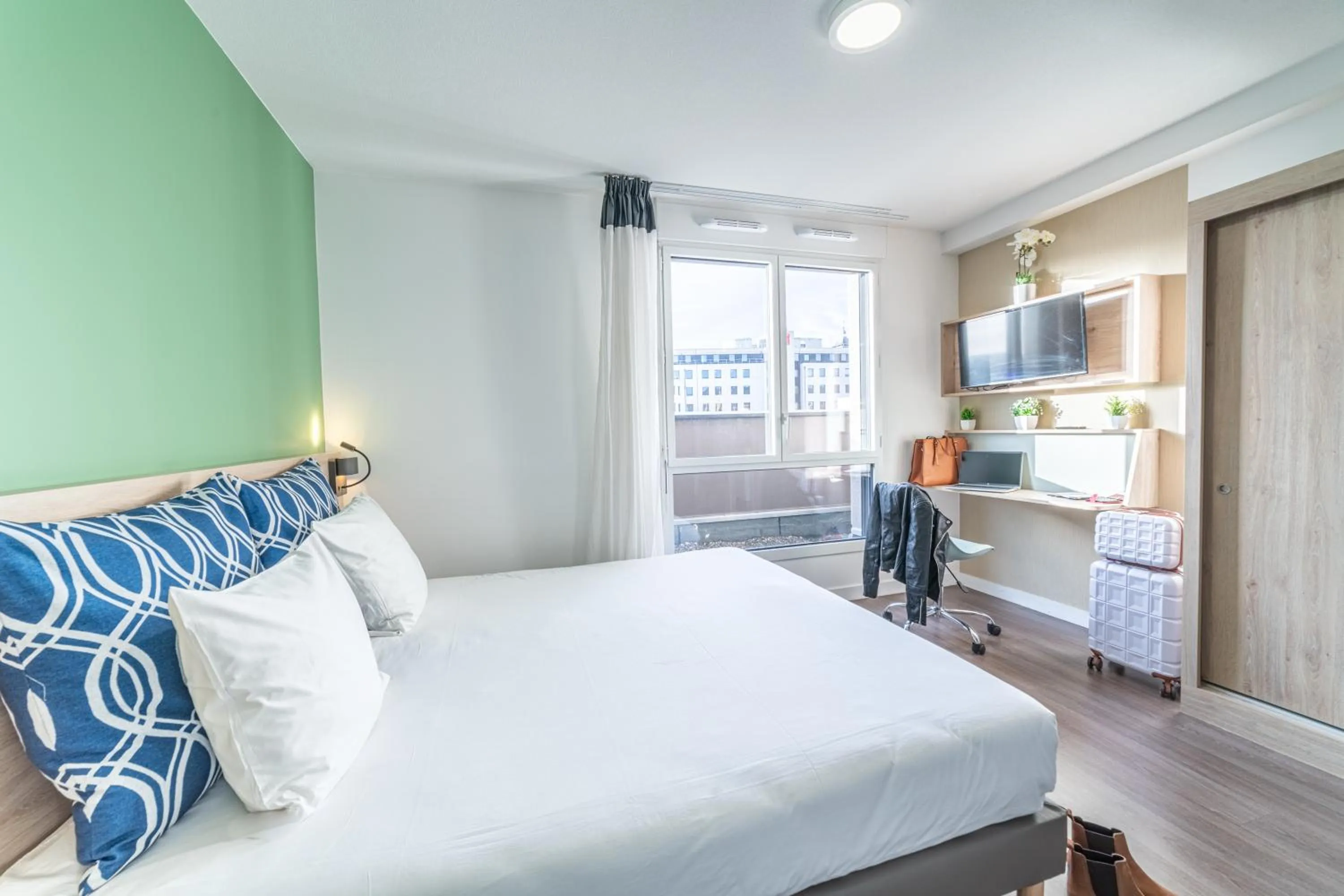 Bed in Break & Home Clermont-Ferrand - Les Carmes Dechaux Appart'Hôtel