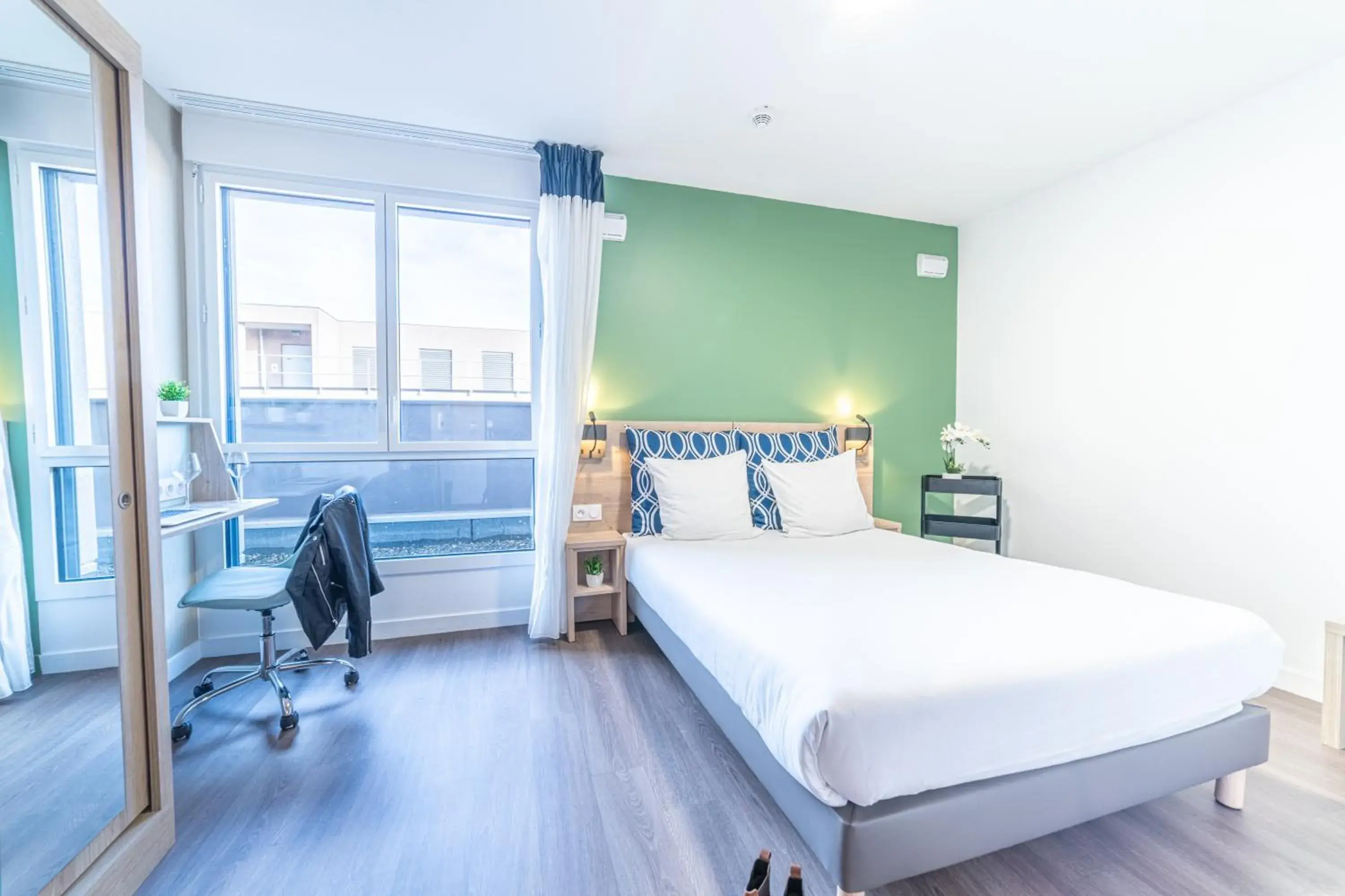 Studio - Disability Access in Break & Home Clermont-Ferrand Les Carmes Dechaux Studio - Disability Access in Break & Home Clermont-Ferrand Les Carmes Dechaux