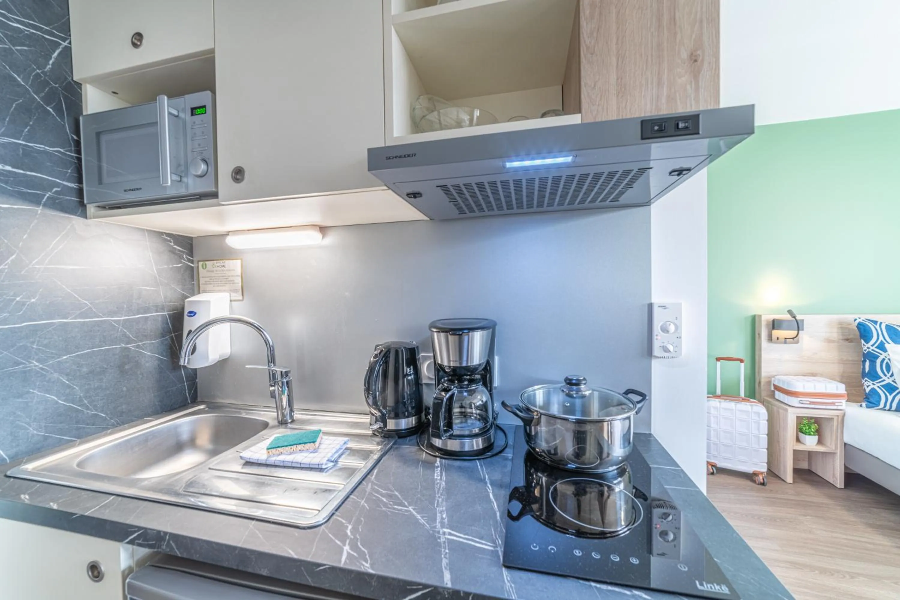 Kitchen or kitchenette in Break & Home Clermont-Ferrand - Les Carmes Dechaux Appart'Hôtel