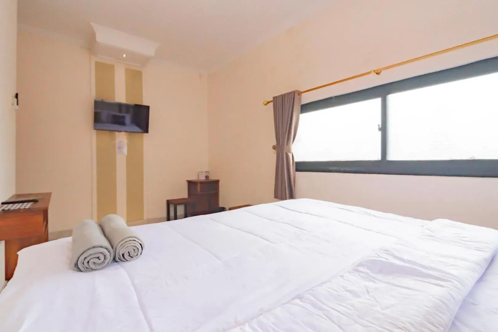 Bedroom, Bed in Urbanview Hotel Kangen Bungalow Purwakarta by RedDoorz Bedroom, Bed in Urbanview Hotel Kangen Bungalow Purwakarta by RedDoorz