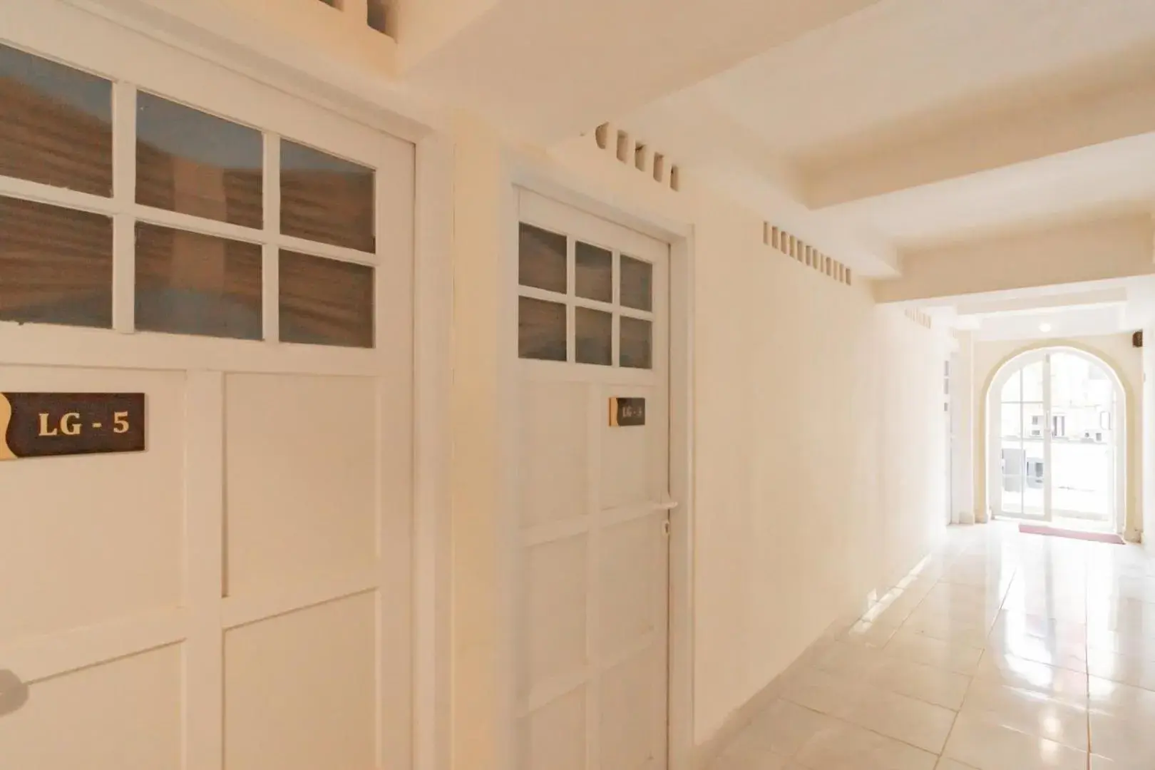 Facade/entrance in Urbanview Hotel Kangen Bungalow Purwakarta by RedDoorz Facade/entrance in Urbanview Hotel Kangen Bungalow Purwakarta by RedDoorz