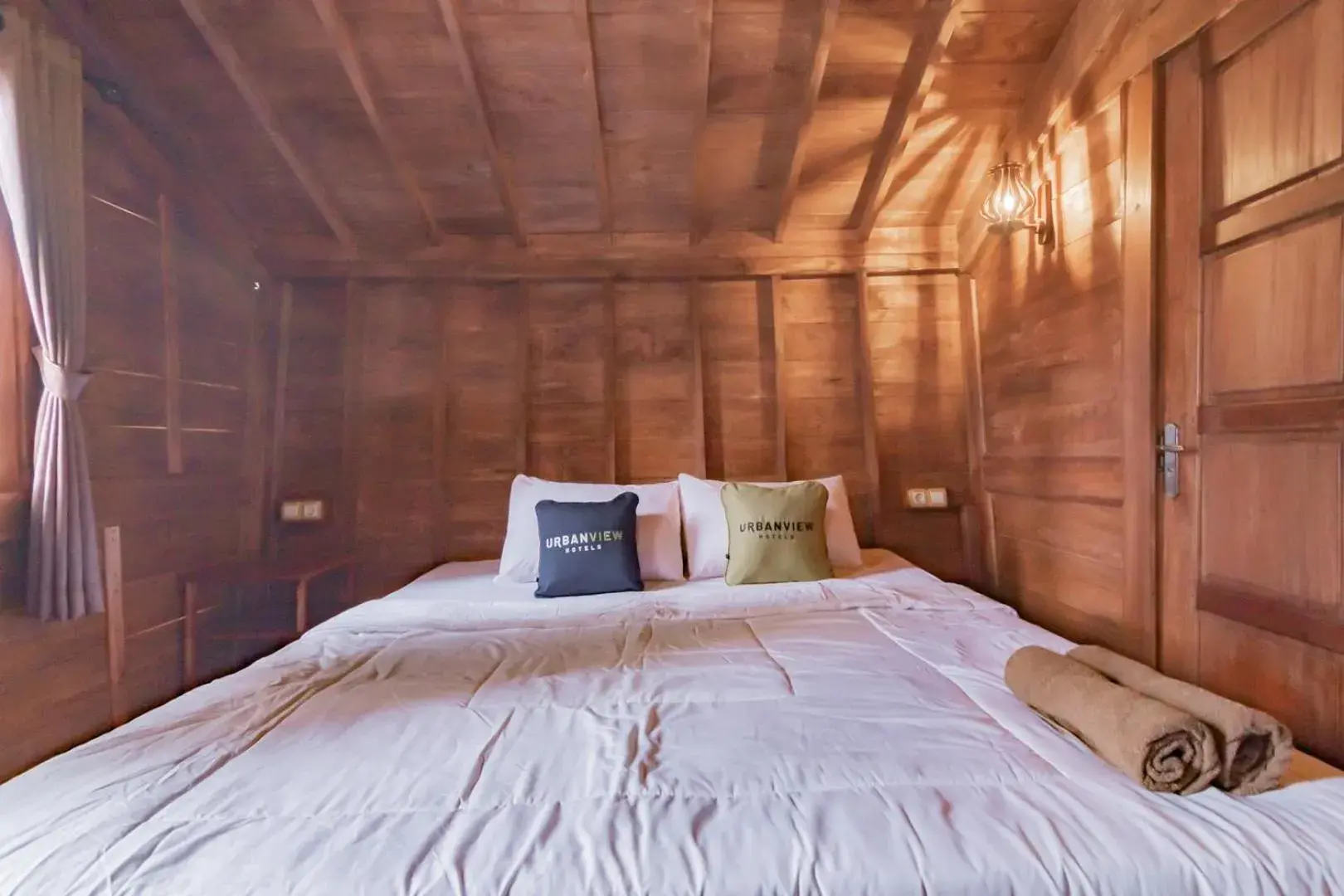 Bedroom, Bed in Urbanview Hotel Kangen Bungalow Purwakarta by RedDoorz Bedroom, Bed in Urbanview Hotel Kangen Bungalow Purwakarta by RedDoorz