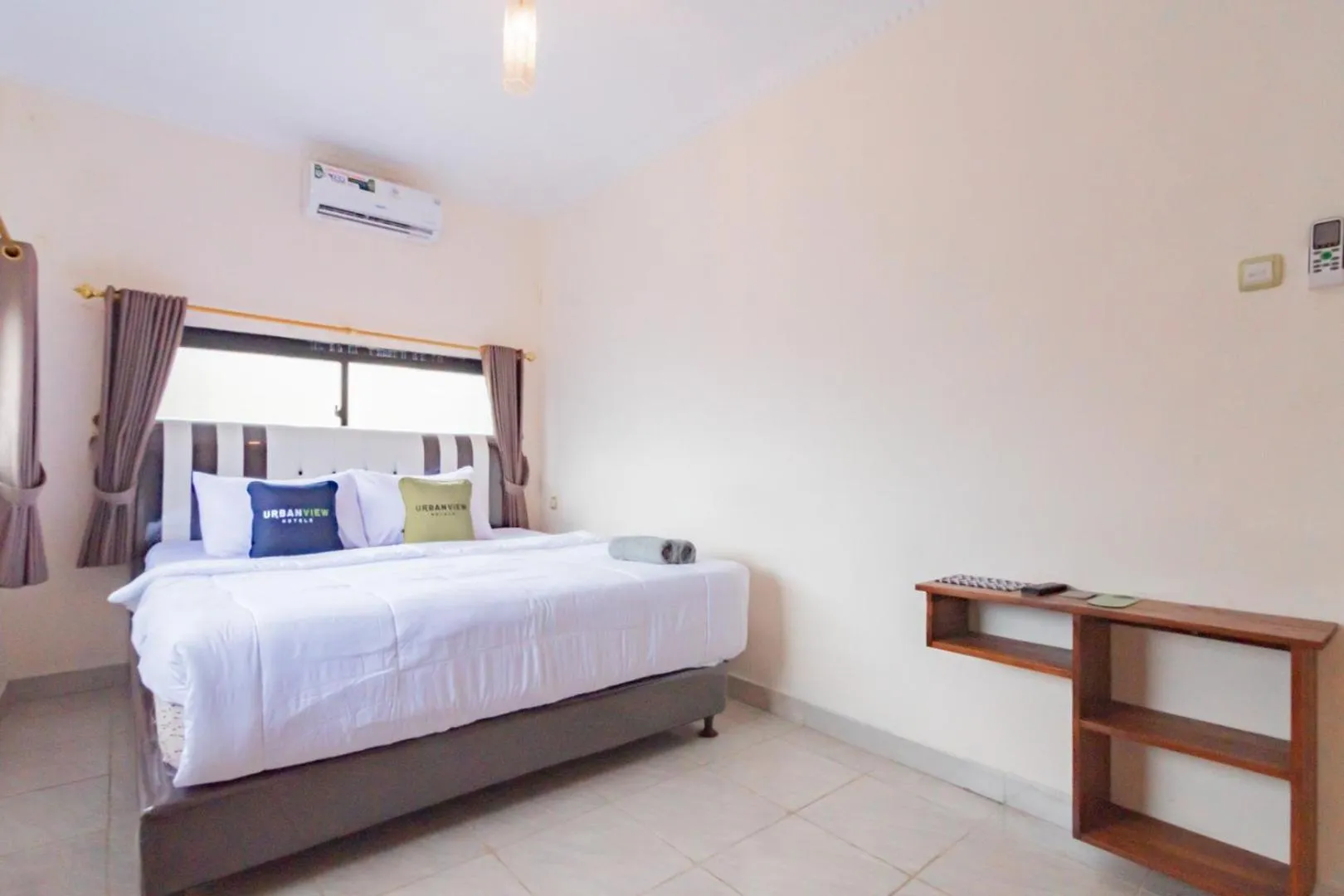 Bedroom, Bed in Urbanview Hotel Kangen Bungalow Purwakarta by RedDoorz