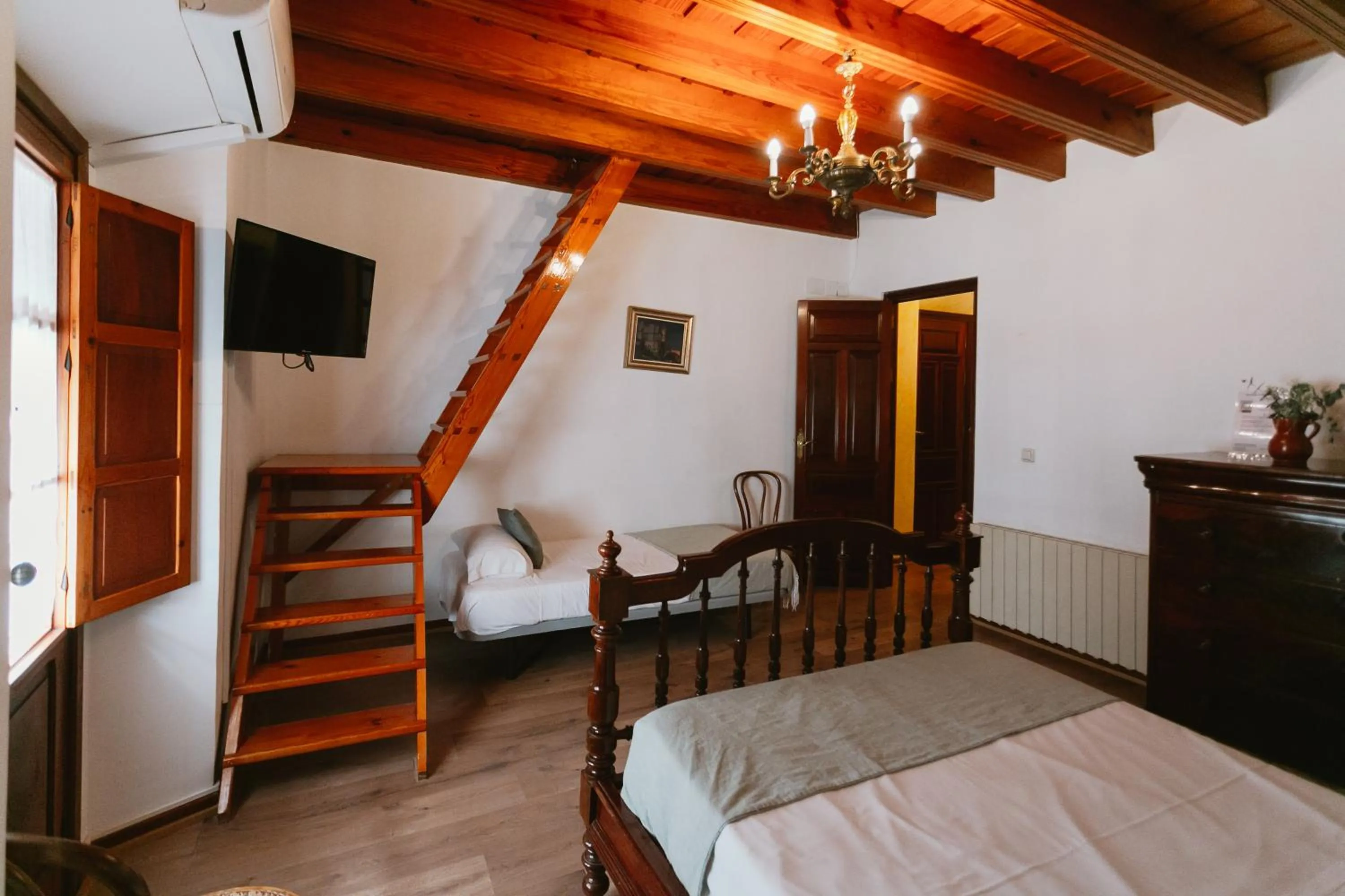 Photo of the whole room, Bed in One&lux Casa Maravillas Rooms