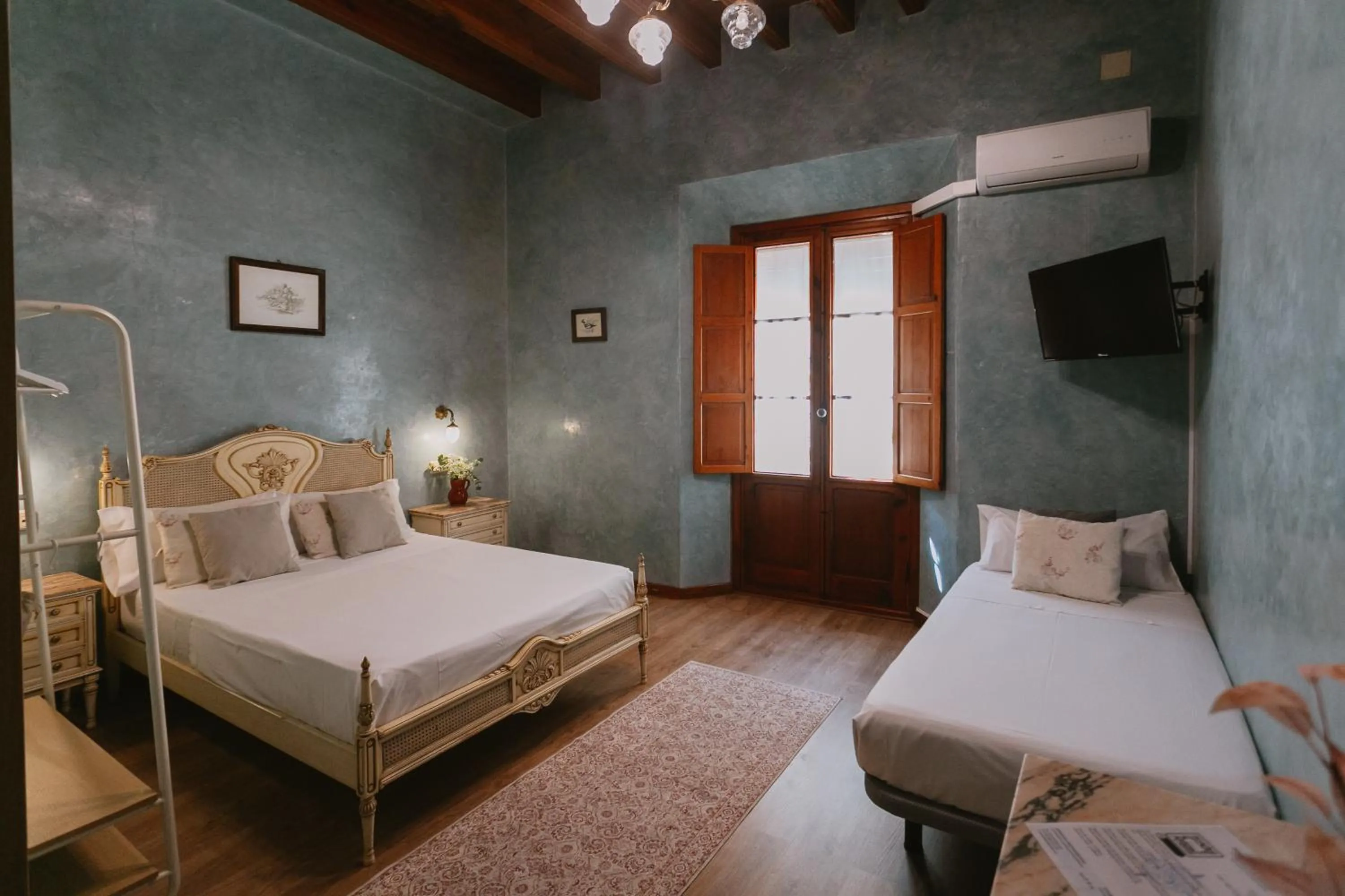 Photo of the whole room, Bed in One&lux Casa Maravillas Rooms