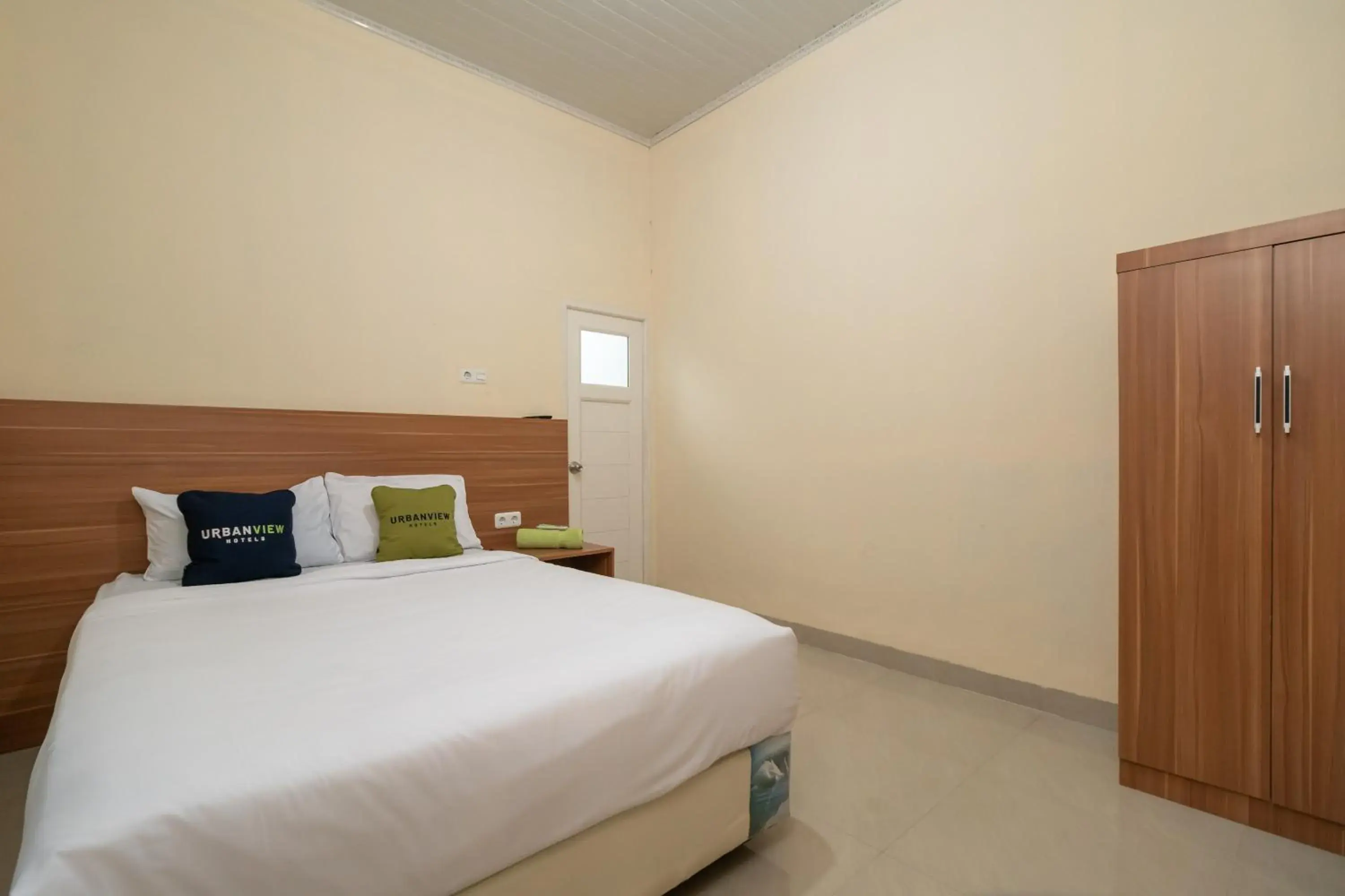 Bedroom, Bed in Urbanview Hotel Salsabilah Palembang by RedDoorz Bedroom, Bed in Urbanview Hotel Salsabilah Palembang by RedDoorz