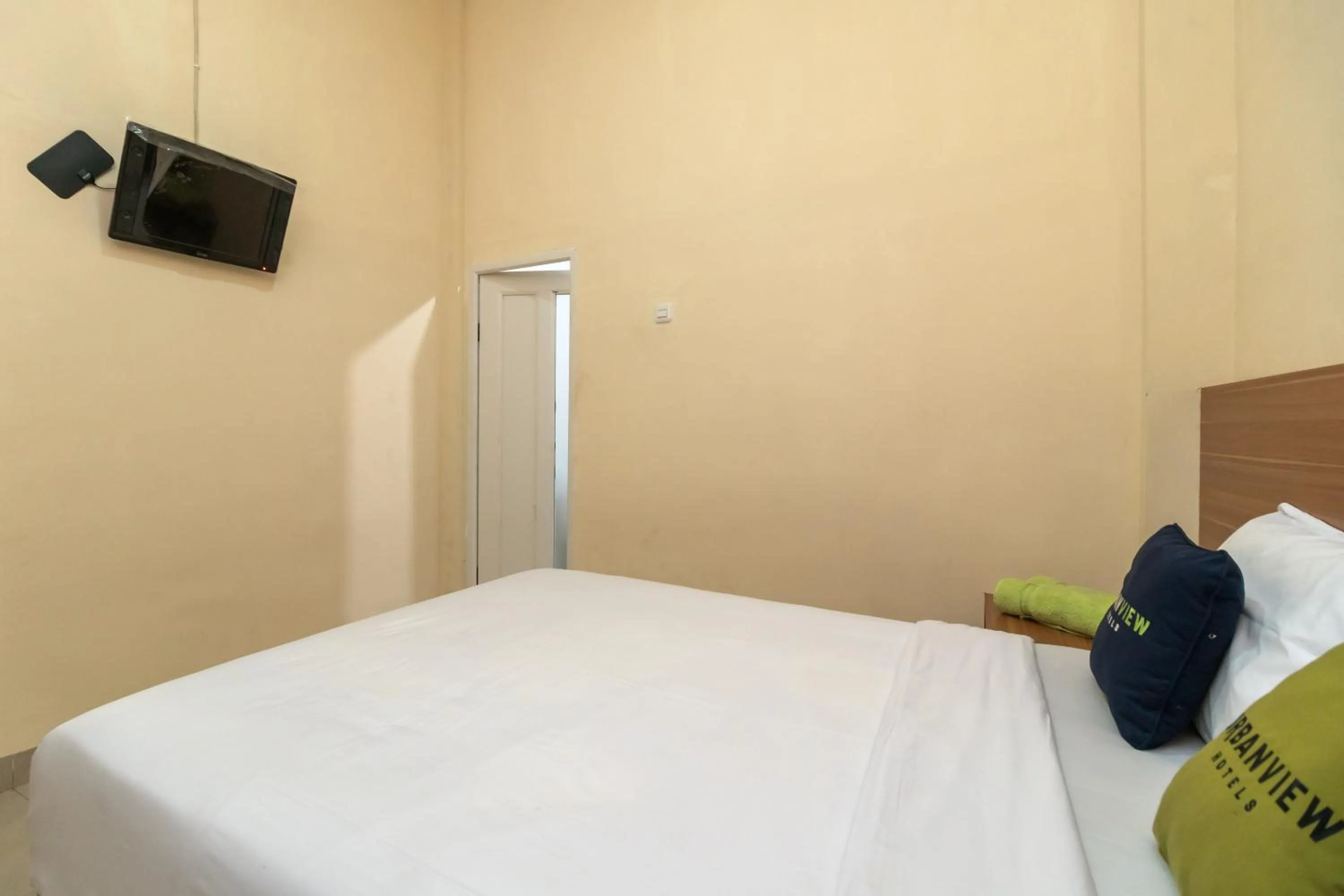 Bedroom, Bed in Urbanview Hotel Salsabilah Palembang by RedDoorz