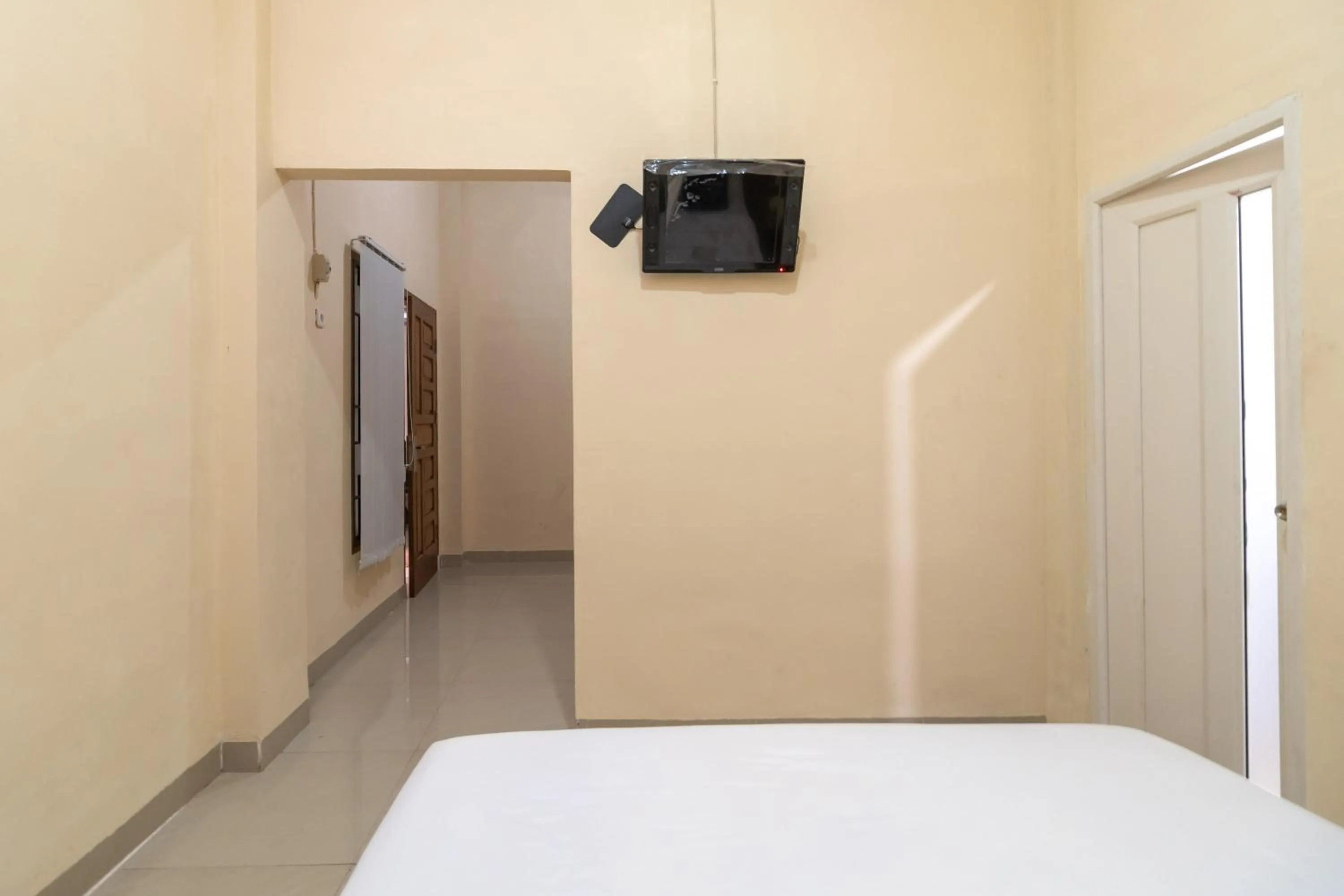 Bedroom, Bed in Urbanview Hotel Salsabilah Palembang by RedDoorz