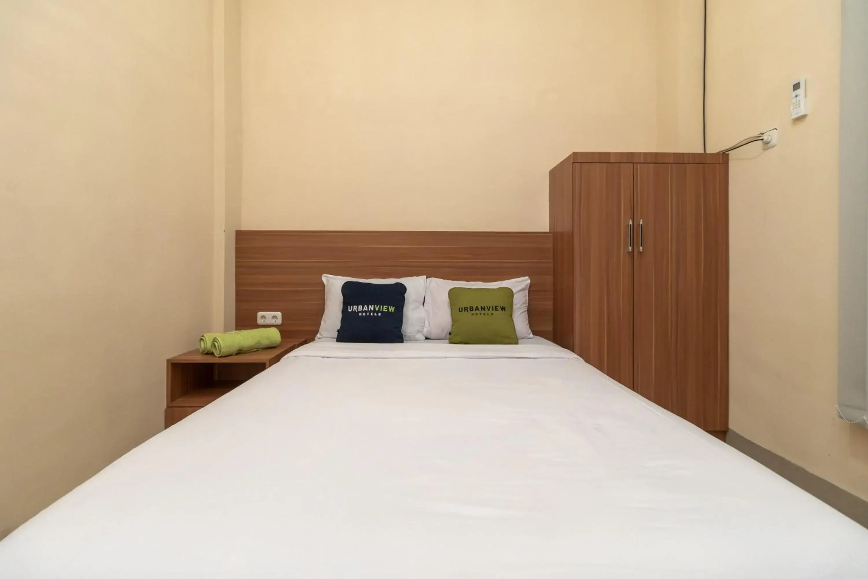 Deluxe Double Room in Urbanview Hotel Salsabilah Palembang by RedDoorz Deluxe Double Room in Urbanview Hotel Salsabilah Palembang by RedDoorz