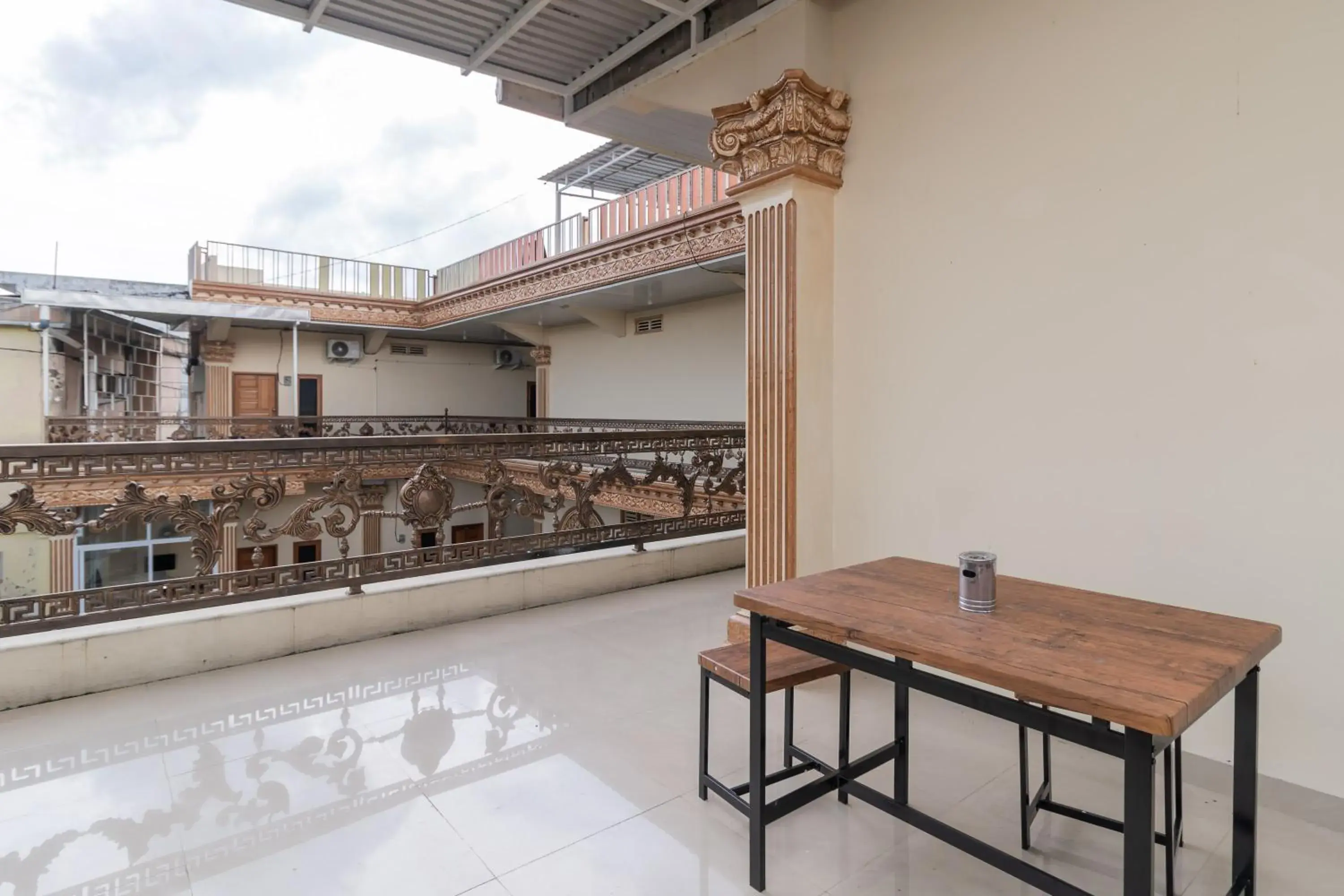 Balcony/Terrace in Urbanview Hotel Salsabilah Palembang by RedDoorz Balcony/Terrace in Urbanview Hotel Salsabilah Palembang by RedDoorz