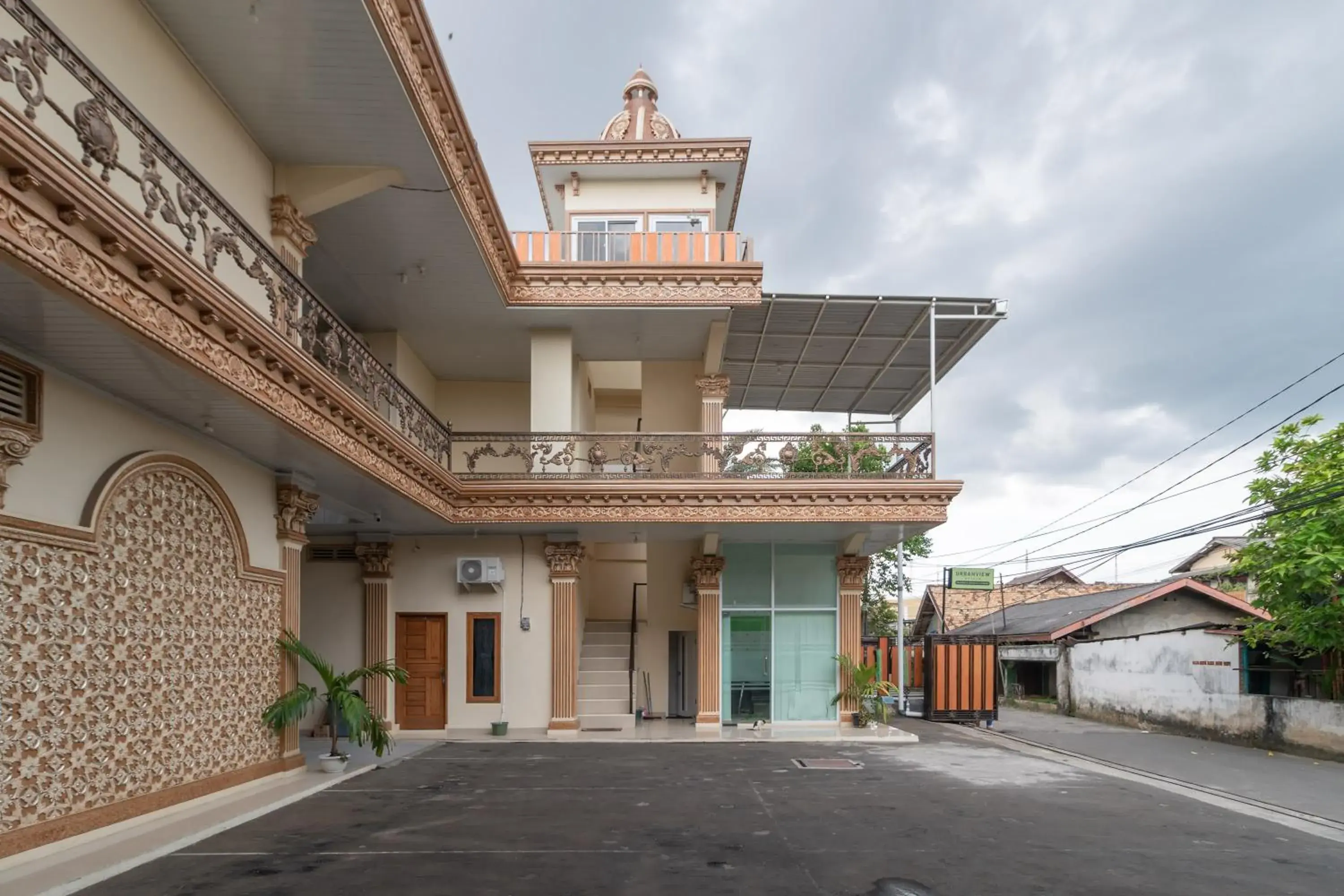 Property building in Urbanview Hotel Salsabilah Palembang by RedDoorz Property building in Urbanview Hotel Salsabilah Palembang by RedDoorz