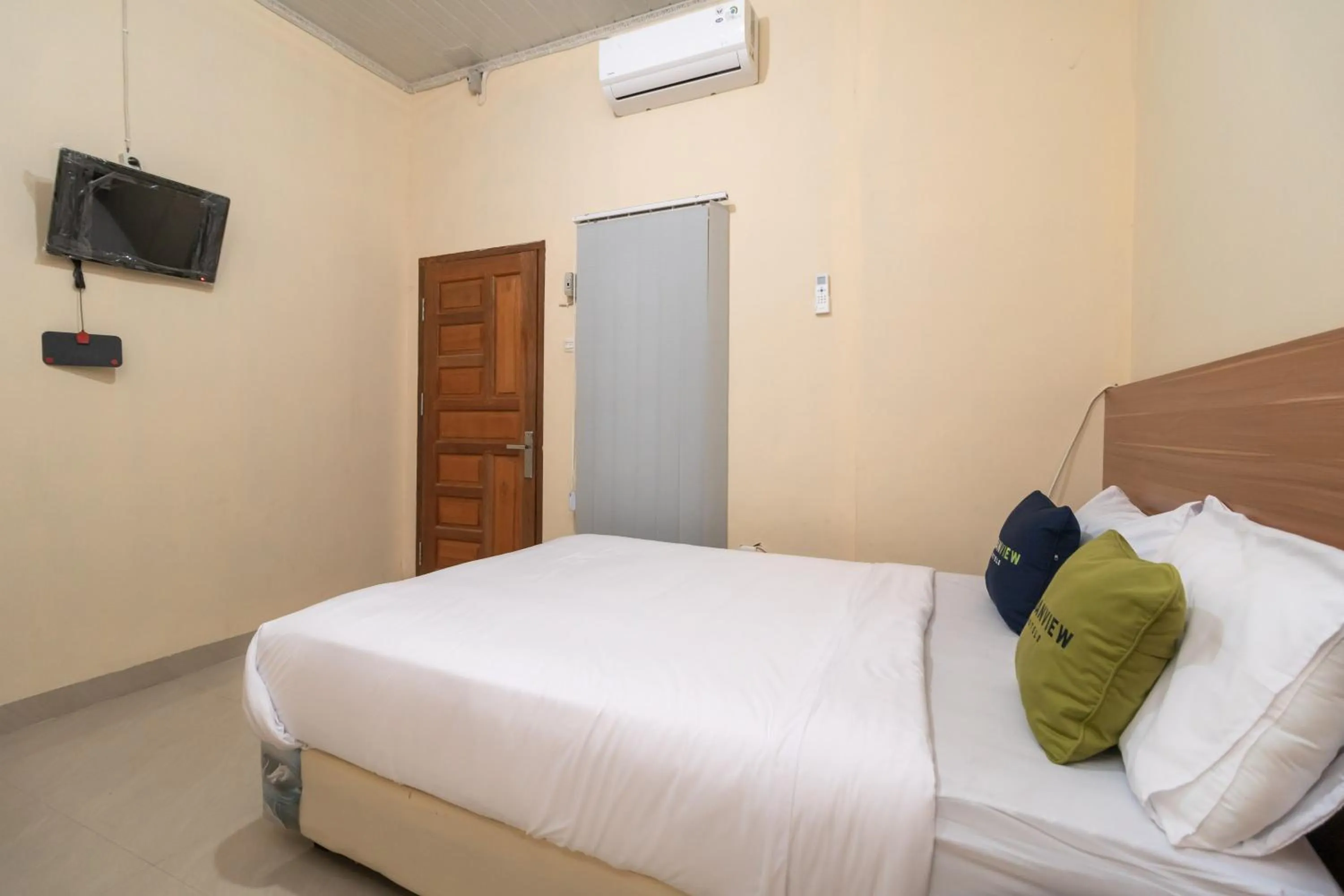 Bedroom, Bed in Urbanview Hotel Salsabilah Palembang by RedDoorz