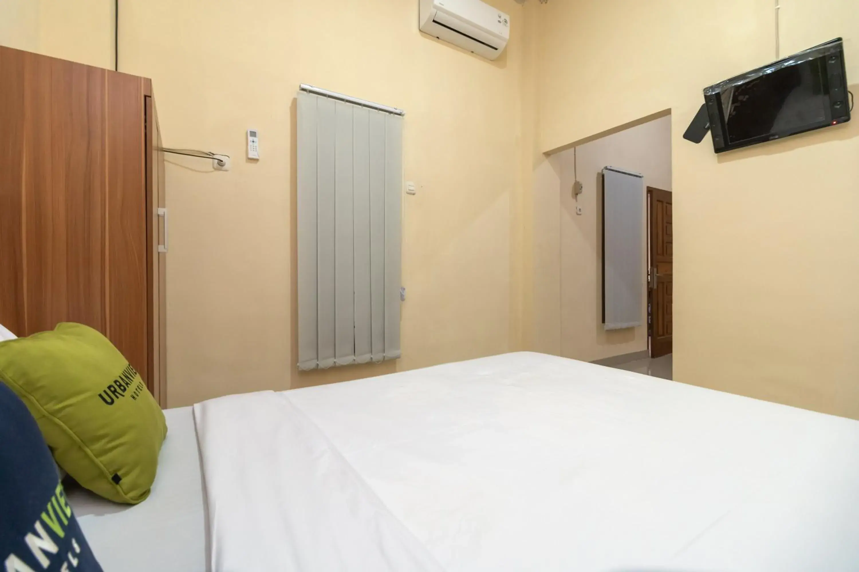 Bedroom, Bed in Urbanview Hotel Salsabilah Palembang by RedDoorz Bedroom, Bed in Urbanview Hotel Salsabilah Palembang by RedDoorz