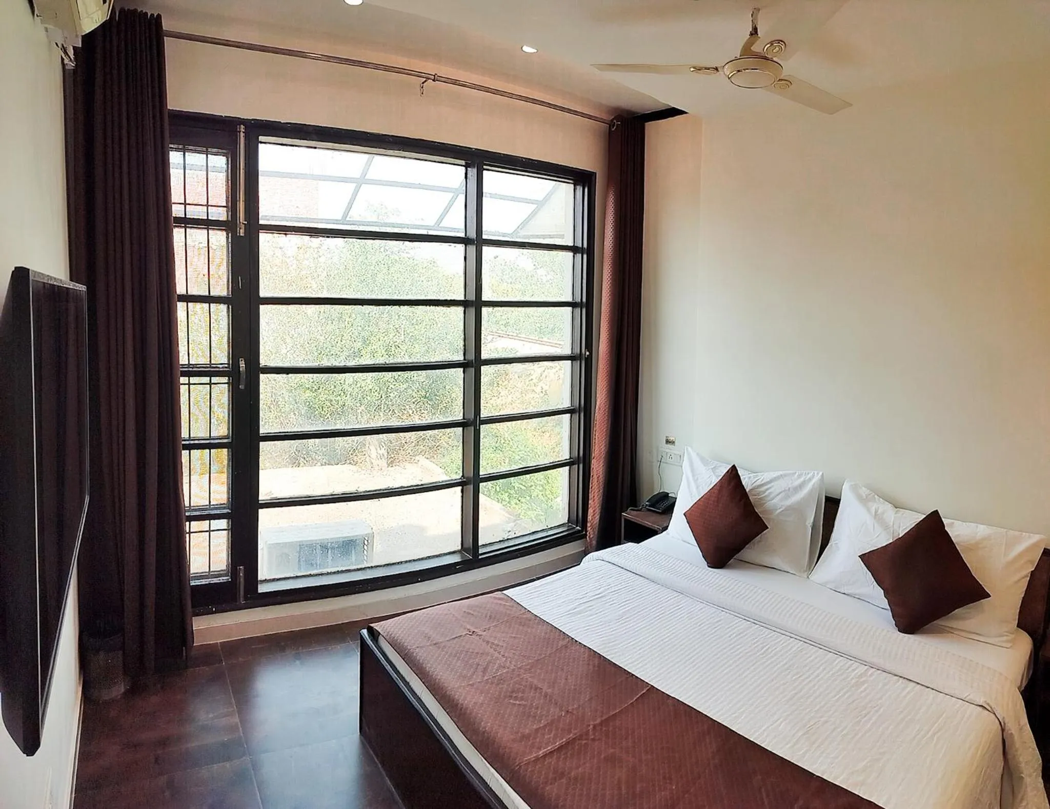 Bed in The Wind Cross