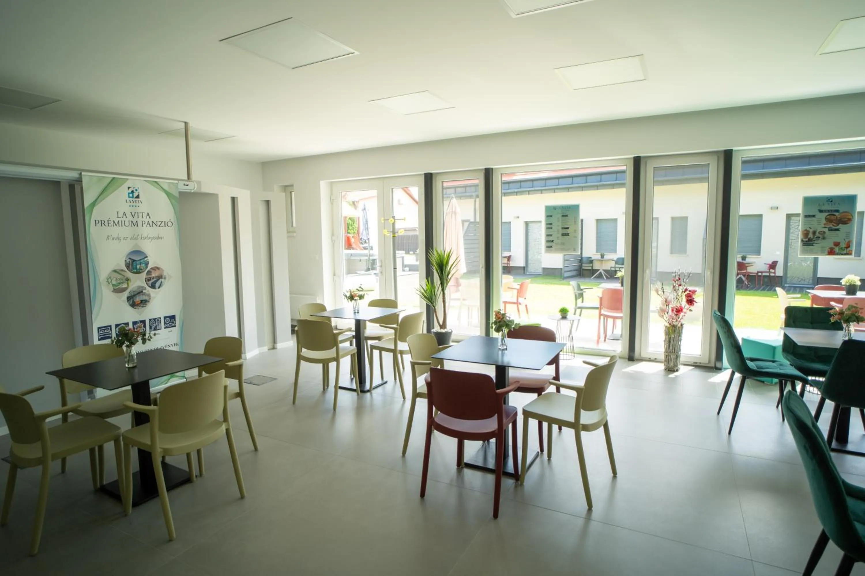 Restaurant/places to eat in La Vita Prémium Panzió