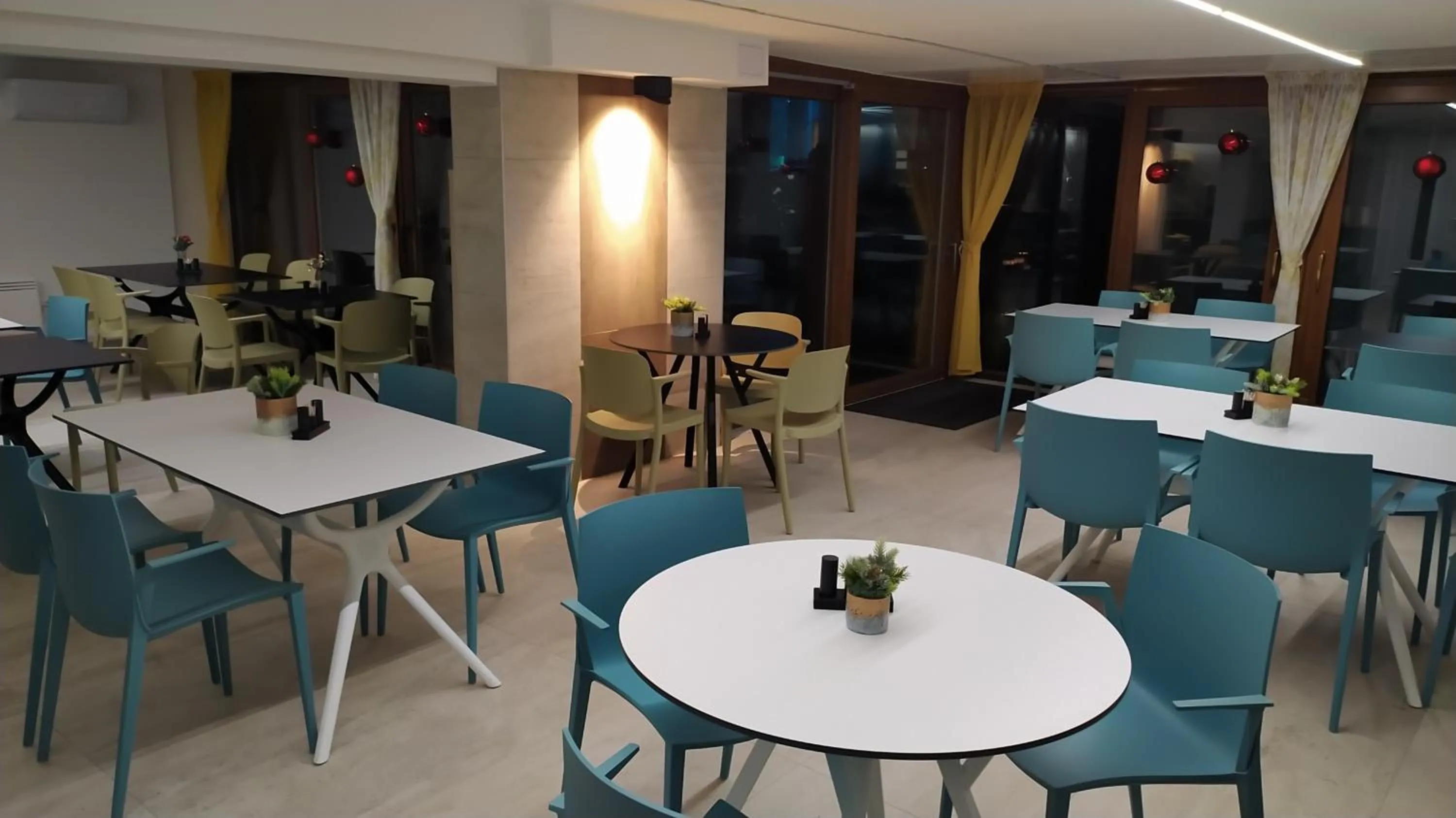 Restaurant/places to eat in La Vita Prémium Panzió