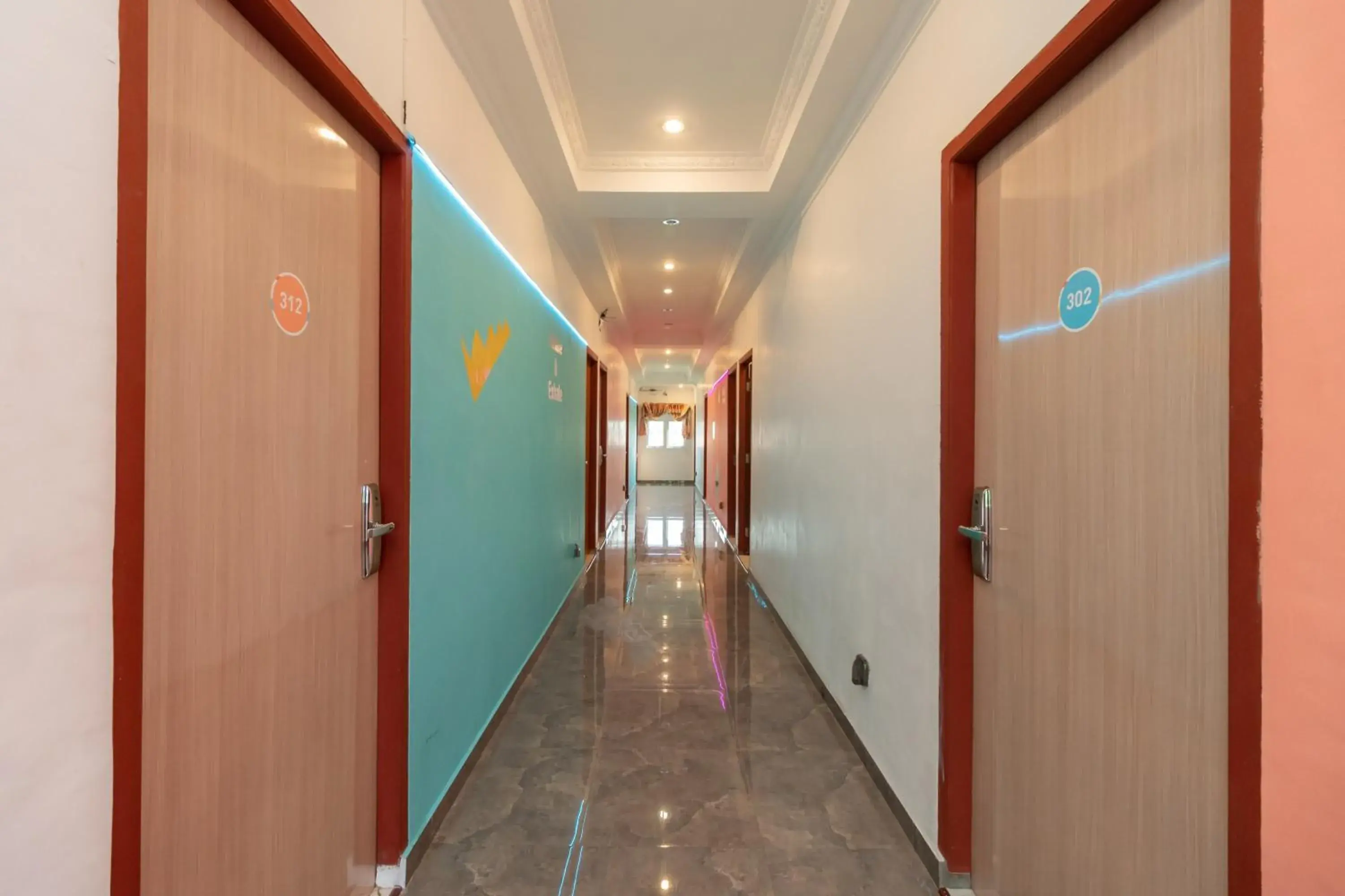 Facade/entrance in Sans Hotel Beauty Palembang Facade/entrance in Sans Hotel Beauty Palembang