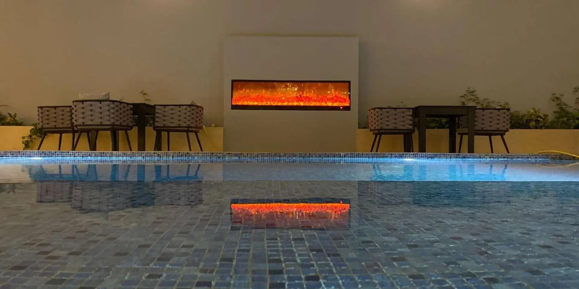 Swimming pool in AXIL HÔTEL Swimming pool in AXIL HÔTEL