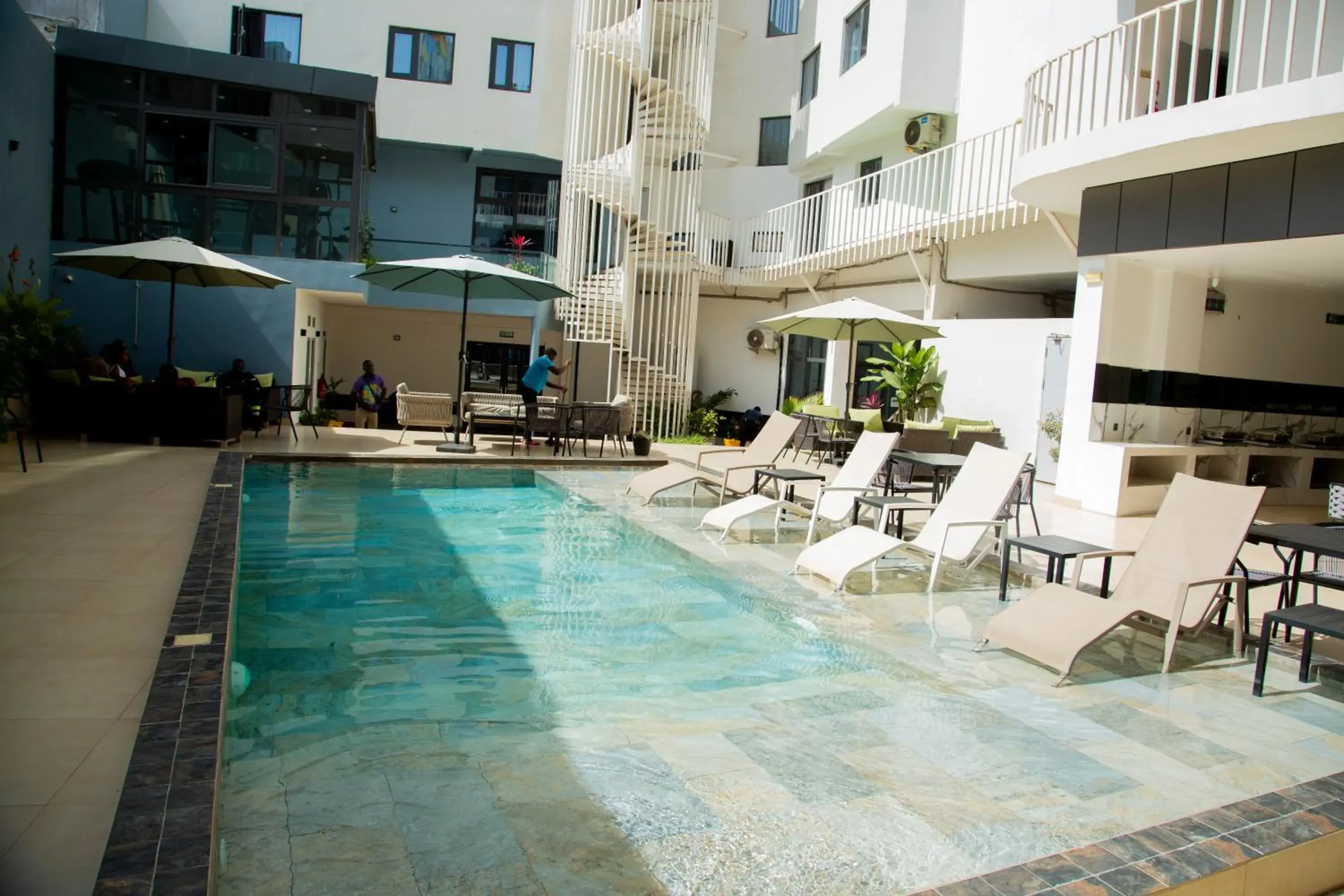 Swimming pool in AXIL HÔTEL Swimming pool in AXIL HÔTEL