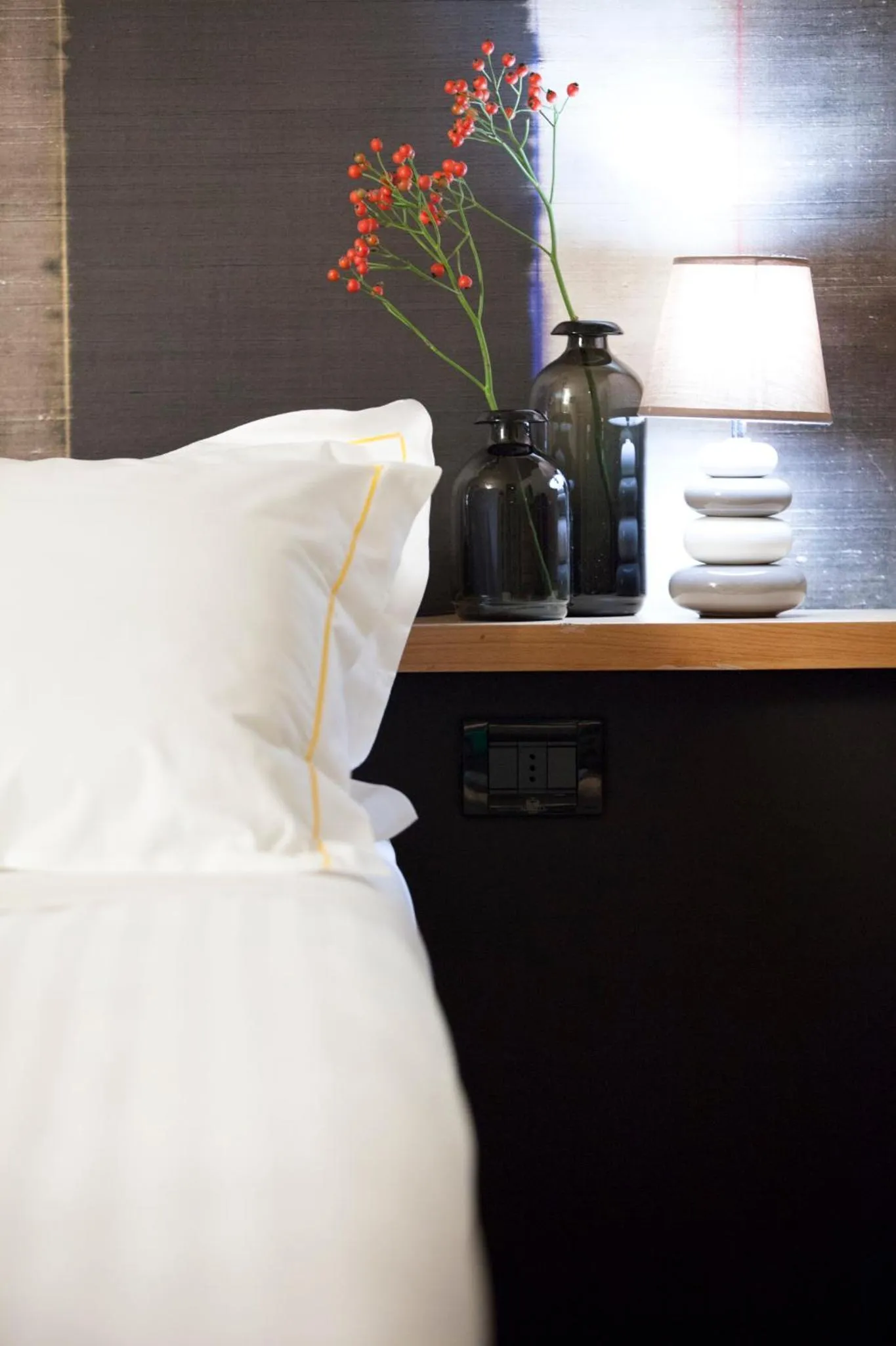 Decorative detail, Bed in Albavilla Hotel & Co