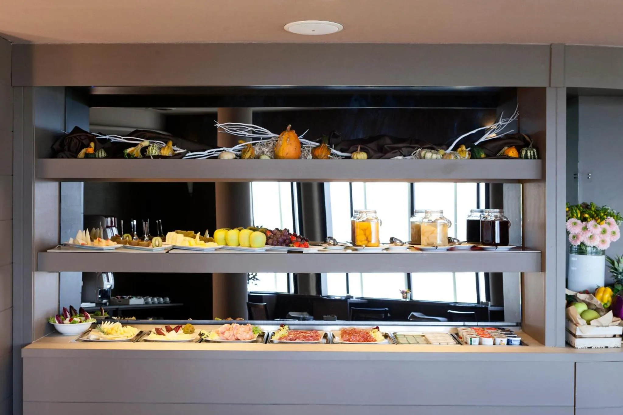 Food and drinks in Albavilla Hotel & Co