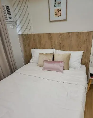 SHERISSE' CONDO @ THE LOOP WITH WIFI,CABLE AND HOT & COLD SHOWER, SHERISSE' CONDO @ THE LOOP WITH WIFI,CABLE AND HOT & COLD SHOWER,