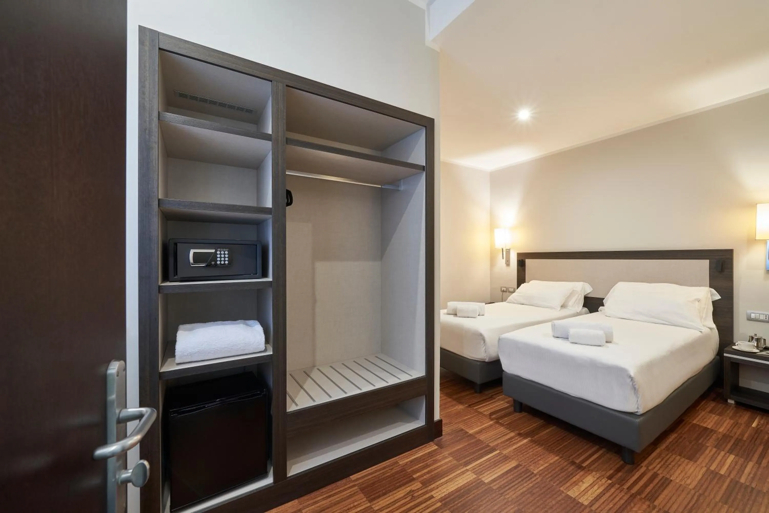 Bedroom, Bed in Hotel Leonardo da Vinci