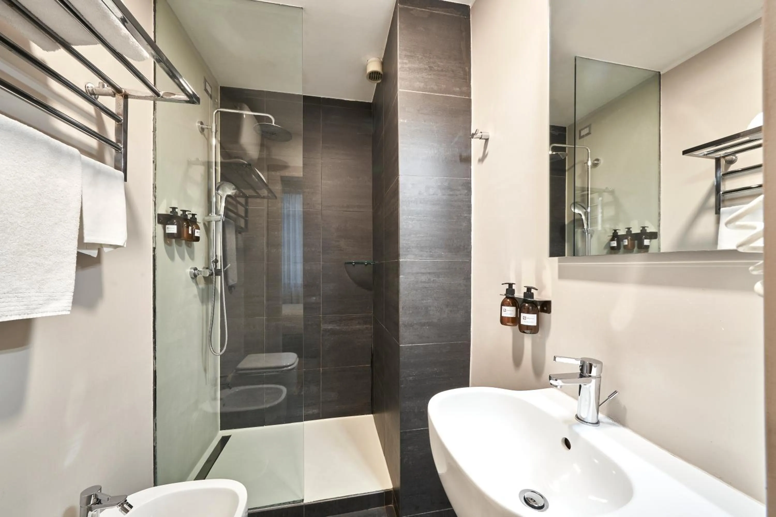 Shower in Hotel Leonardo da Vinci