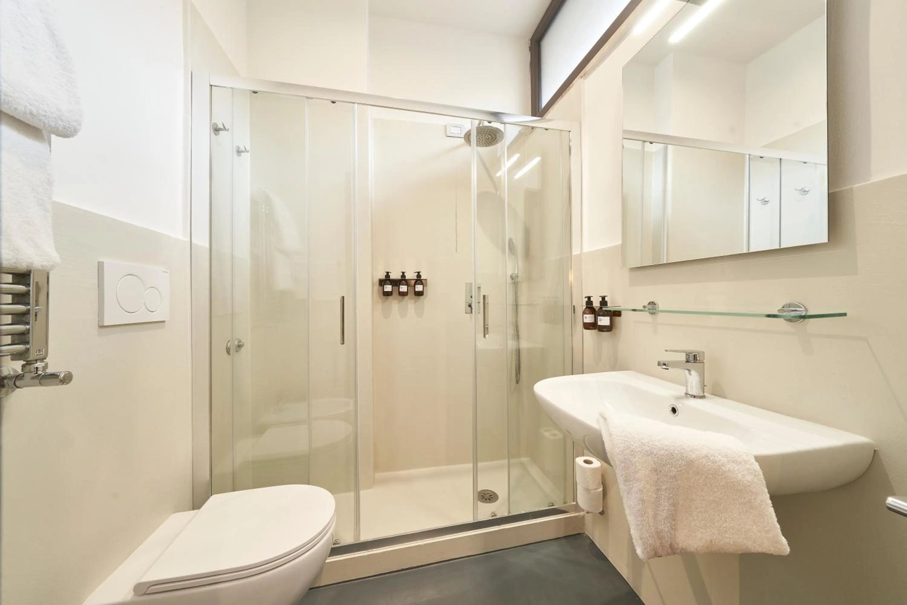 Shower in Hotel Leonardo da Vinci