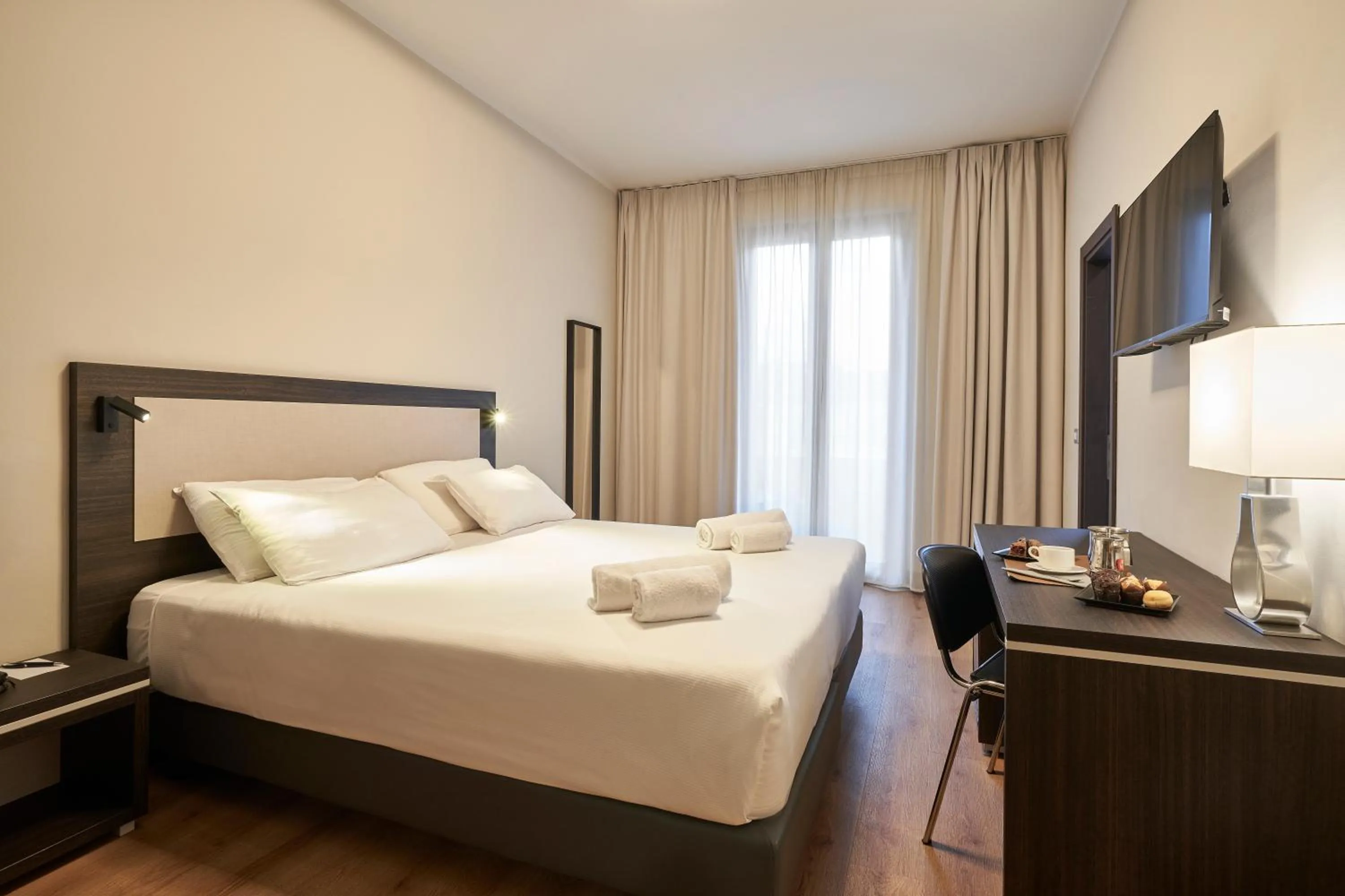 TV and multimedia, Bed in Hotel Leonardo da Vinci