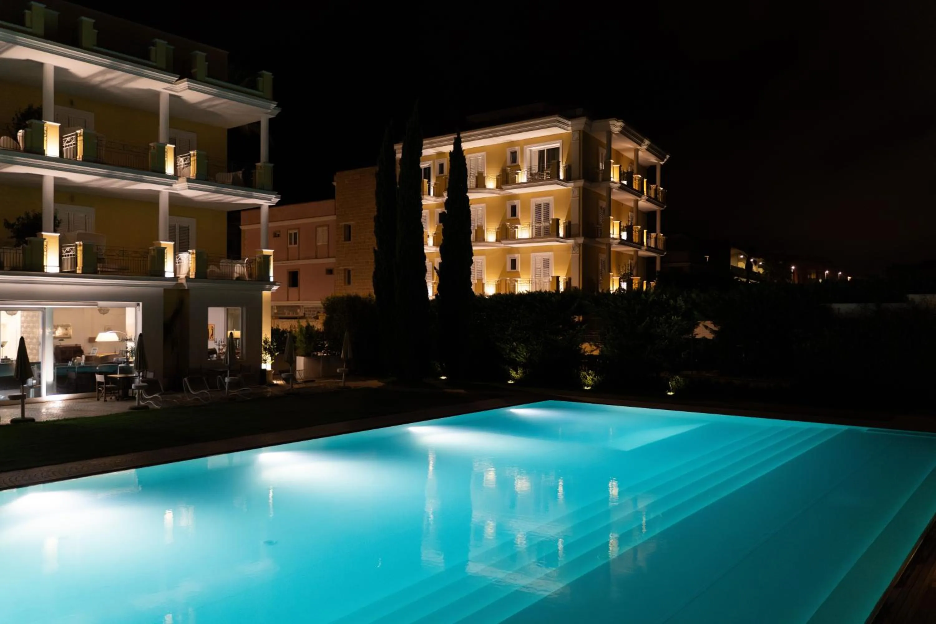 Pool view in Victoria Palace Hotel & Zen Wellness
