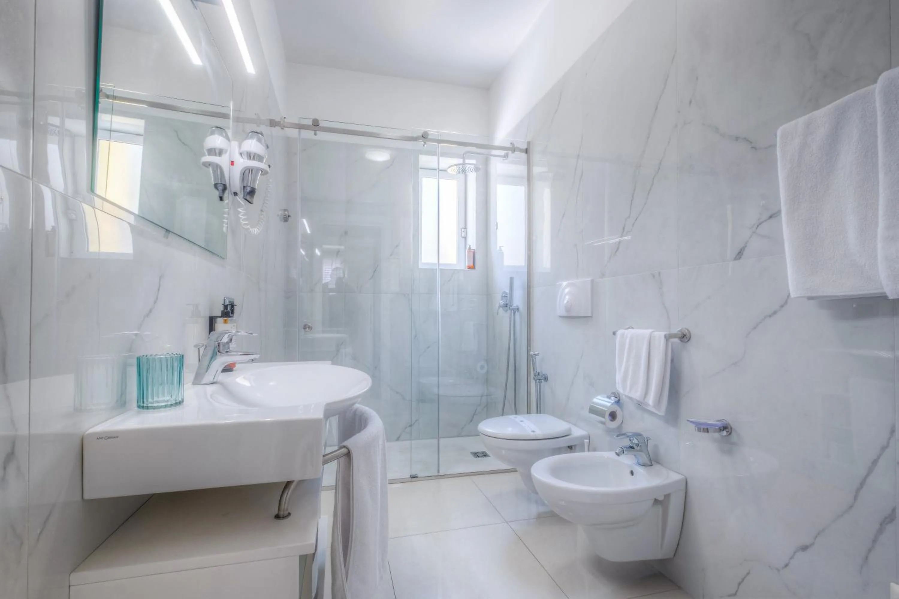 Bathroom in Victoria Palace Hotel & Zen Wellness