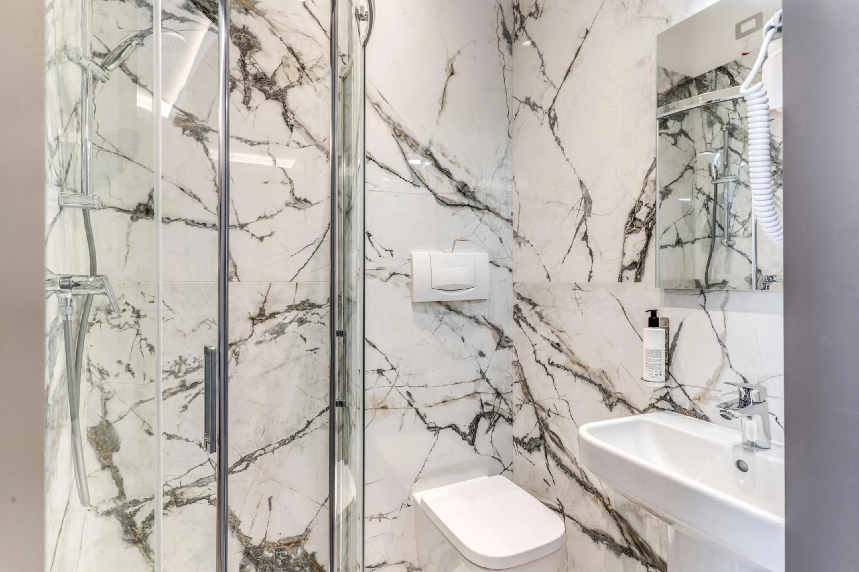 Shower in Hotel Belle Arti