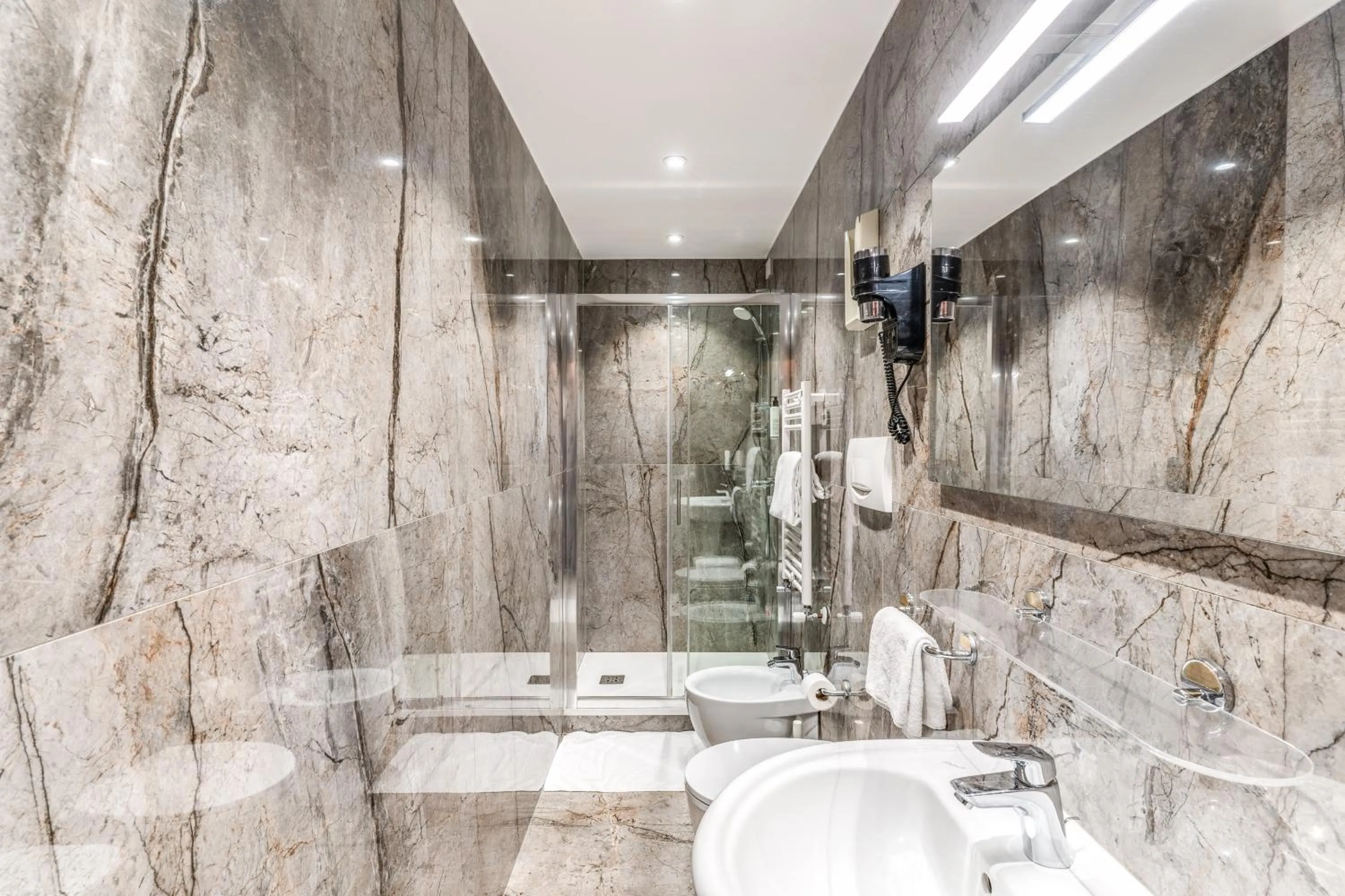 Shower in Hotel Belle Arti