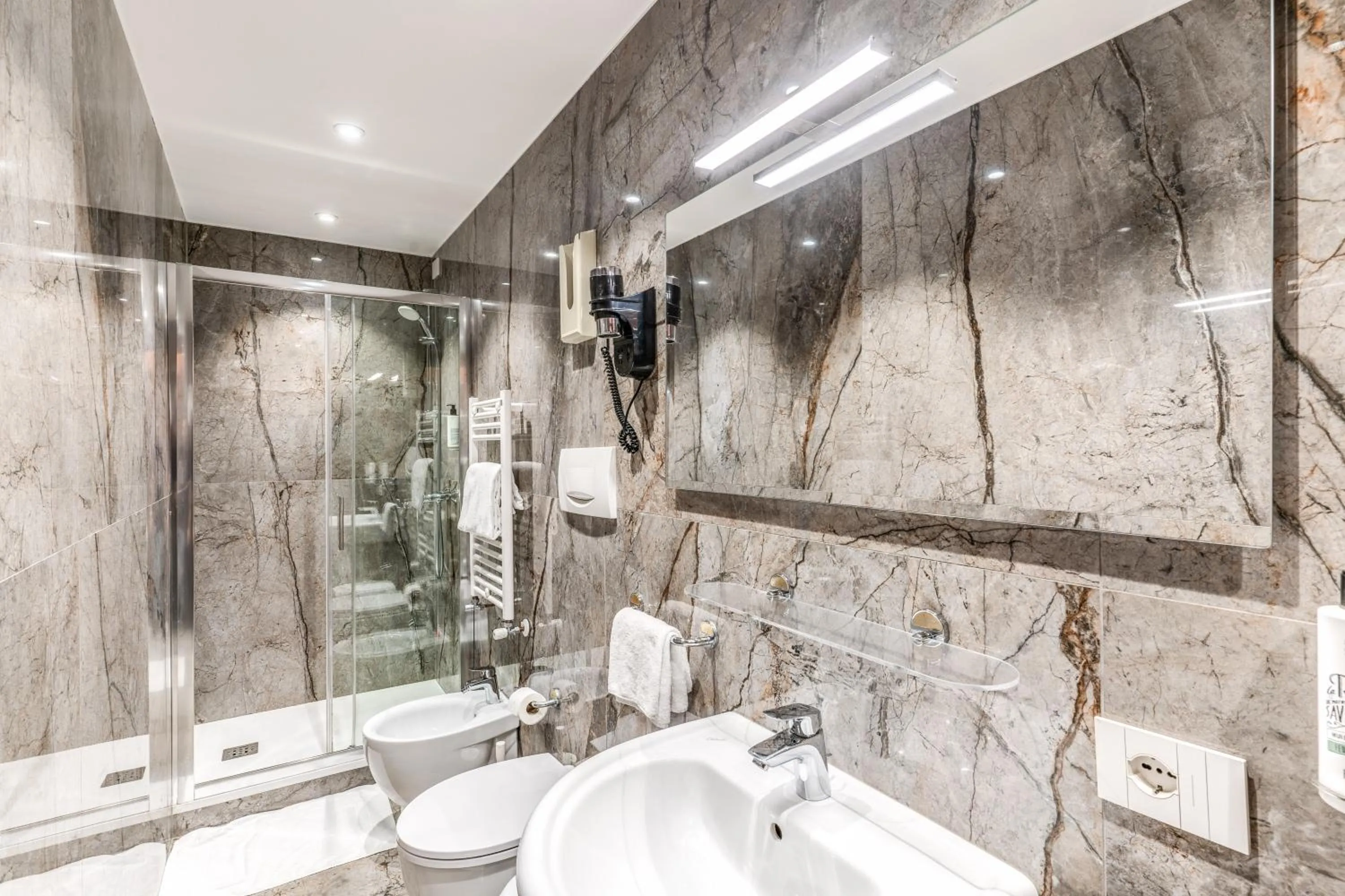 Shower in Hotel Belle Arti