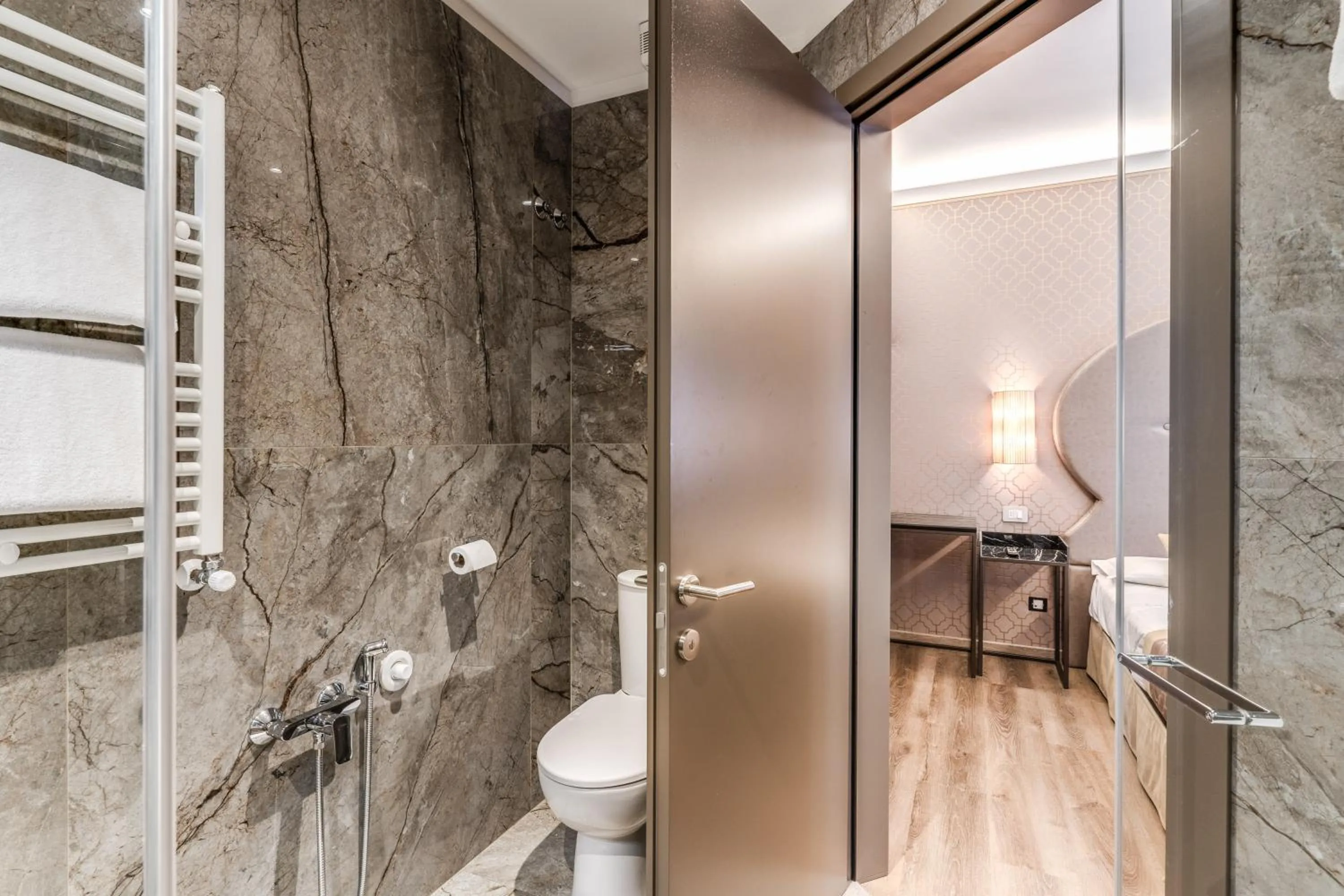 Shower in Hotel Belle Arti