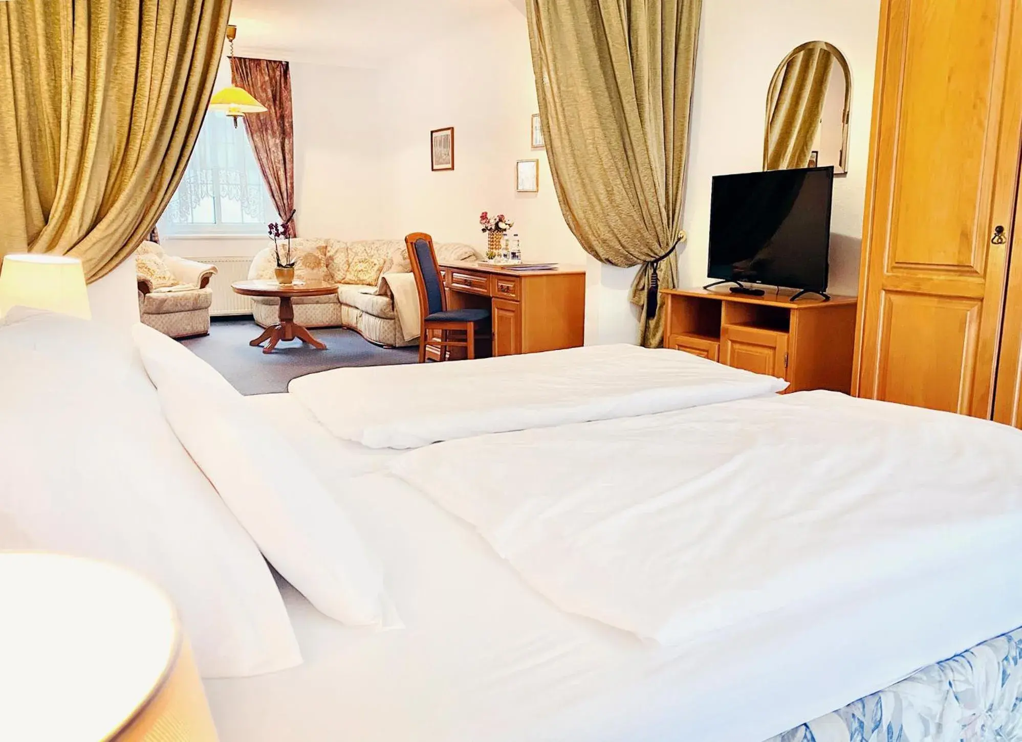 Deluxe King Suite - single occupancy in Hotel Wesselényi Deluxe King Suite - single occupancy in Hotel Wesselényi