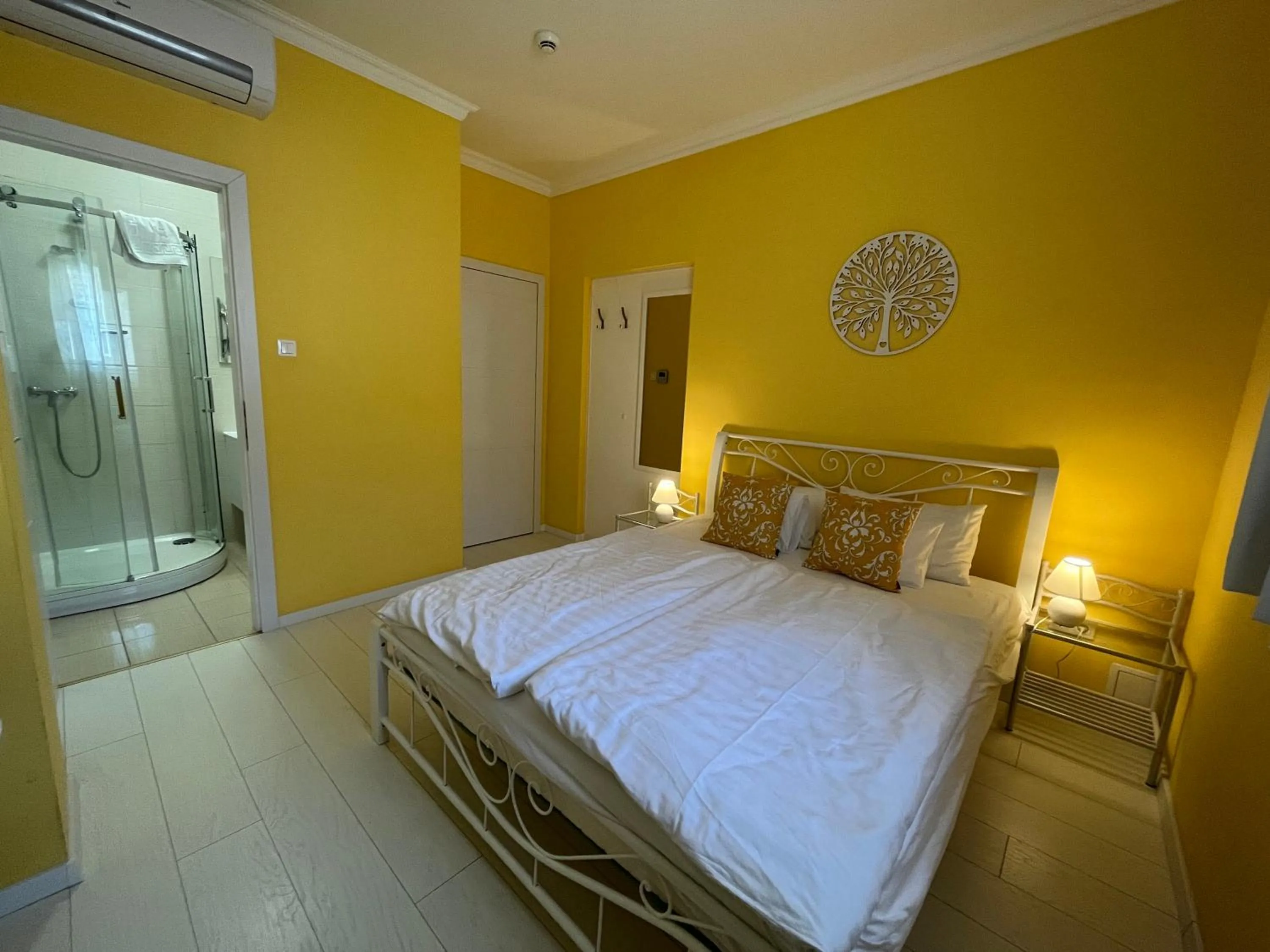 Shower, Bed in Camille Apartmanhouse