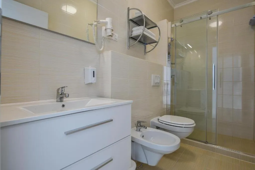 Shower in Camille Apartmanhouse